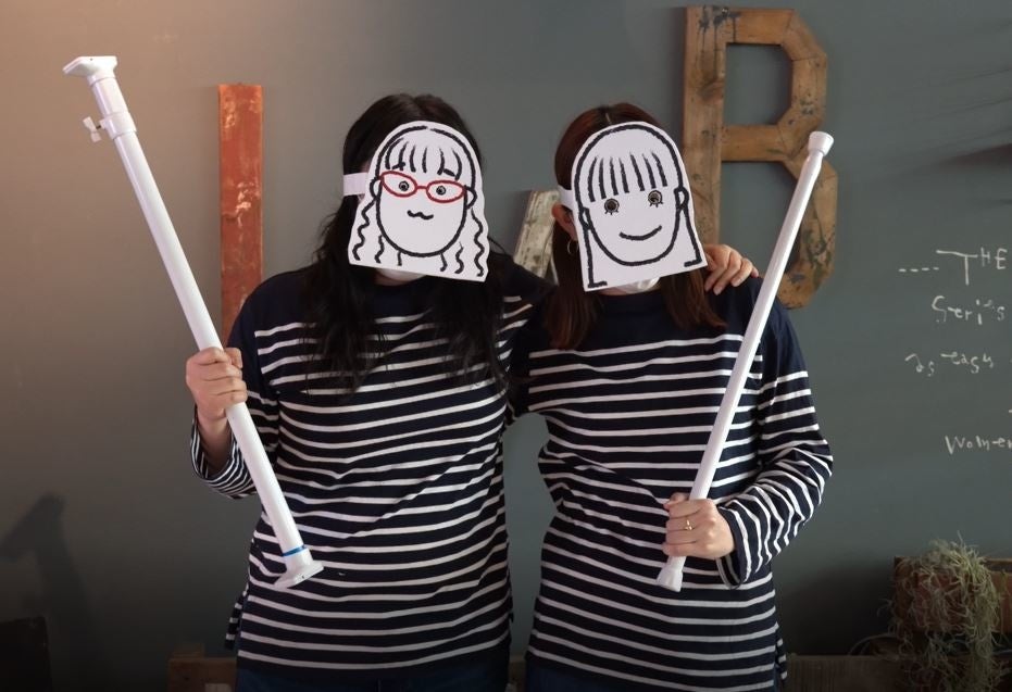 研究員ソメリーナとカロリーナが歌います