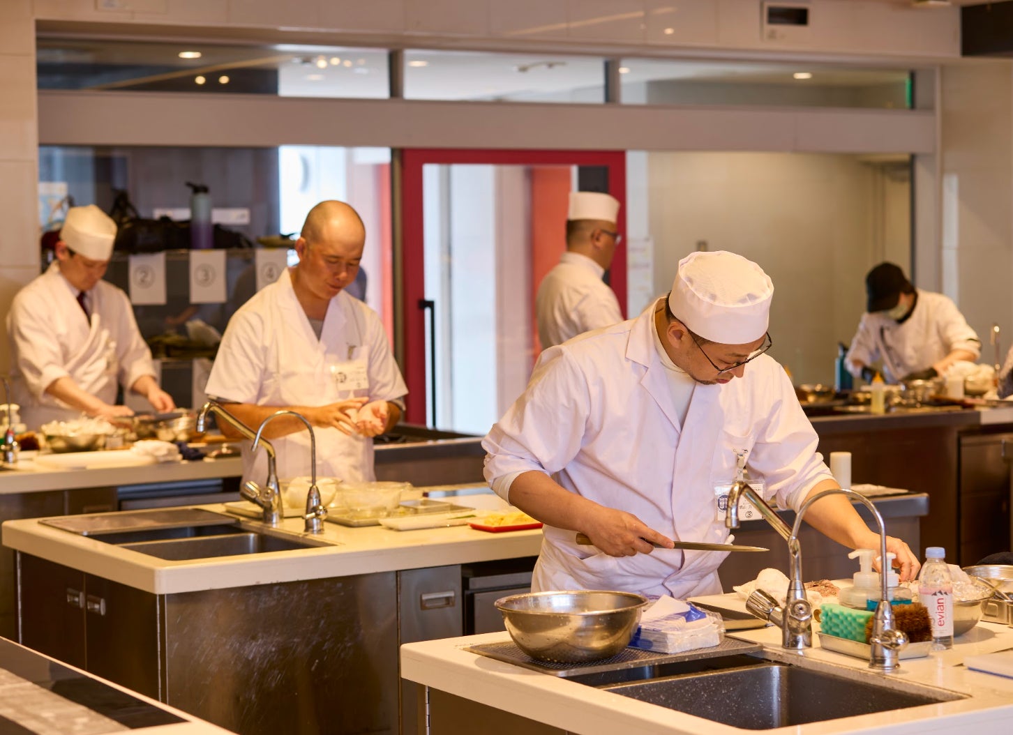 【フォルクス】10月9日(金)~「今月の推しランチ」クーポン配信!第1弾はサラダバー・スープバー・焼きたてパン付きでフォルクス大満喫の1番人気!フォルクスハンバーグランチが220円引き