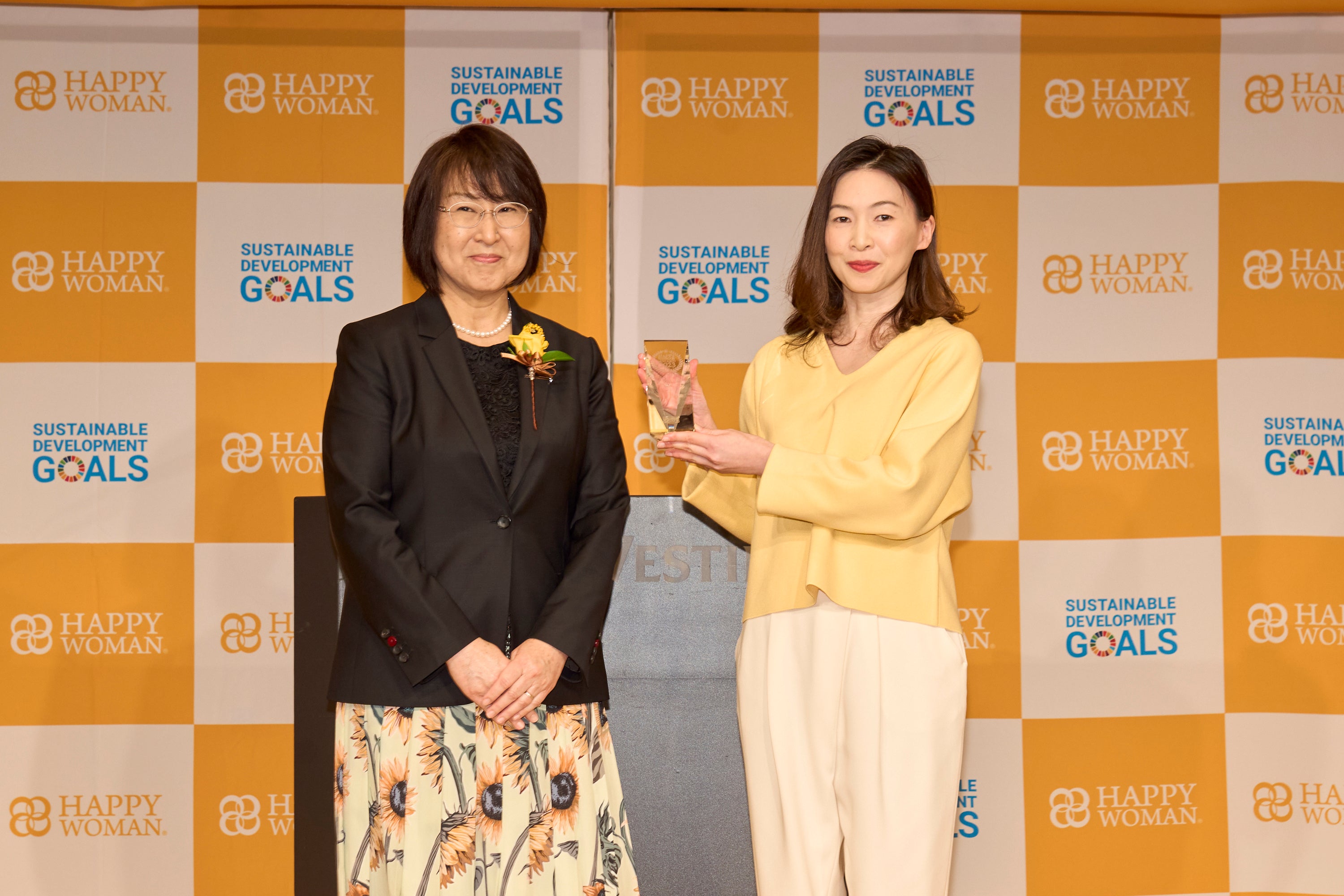 プレゼンターのマリオット・インターナショナル　神保美由紀氏とシェアダイン共同代表井出有希