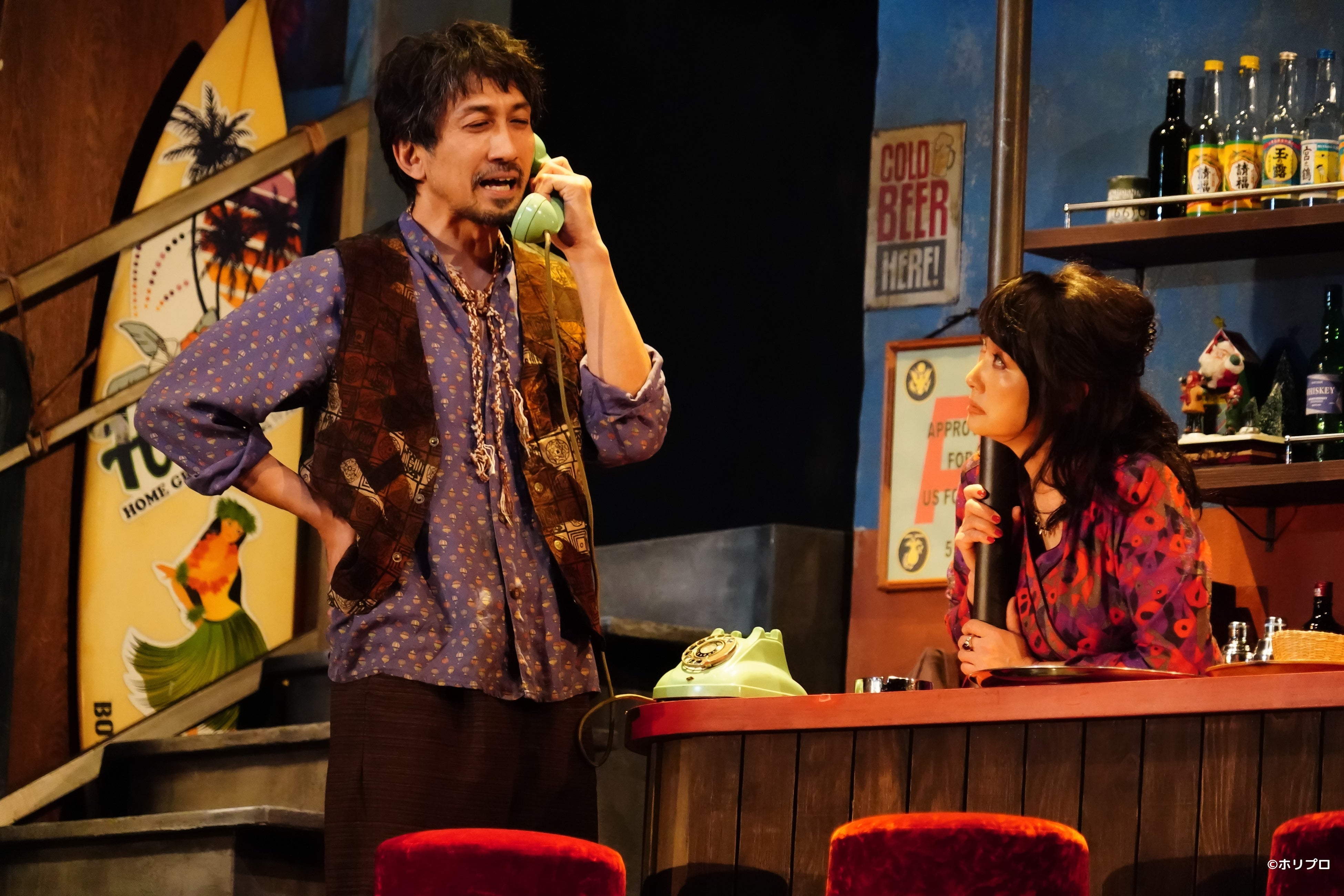 左から ジラースー役神尾佑、おかあ役余 貴美子