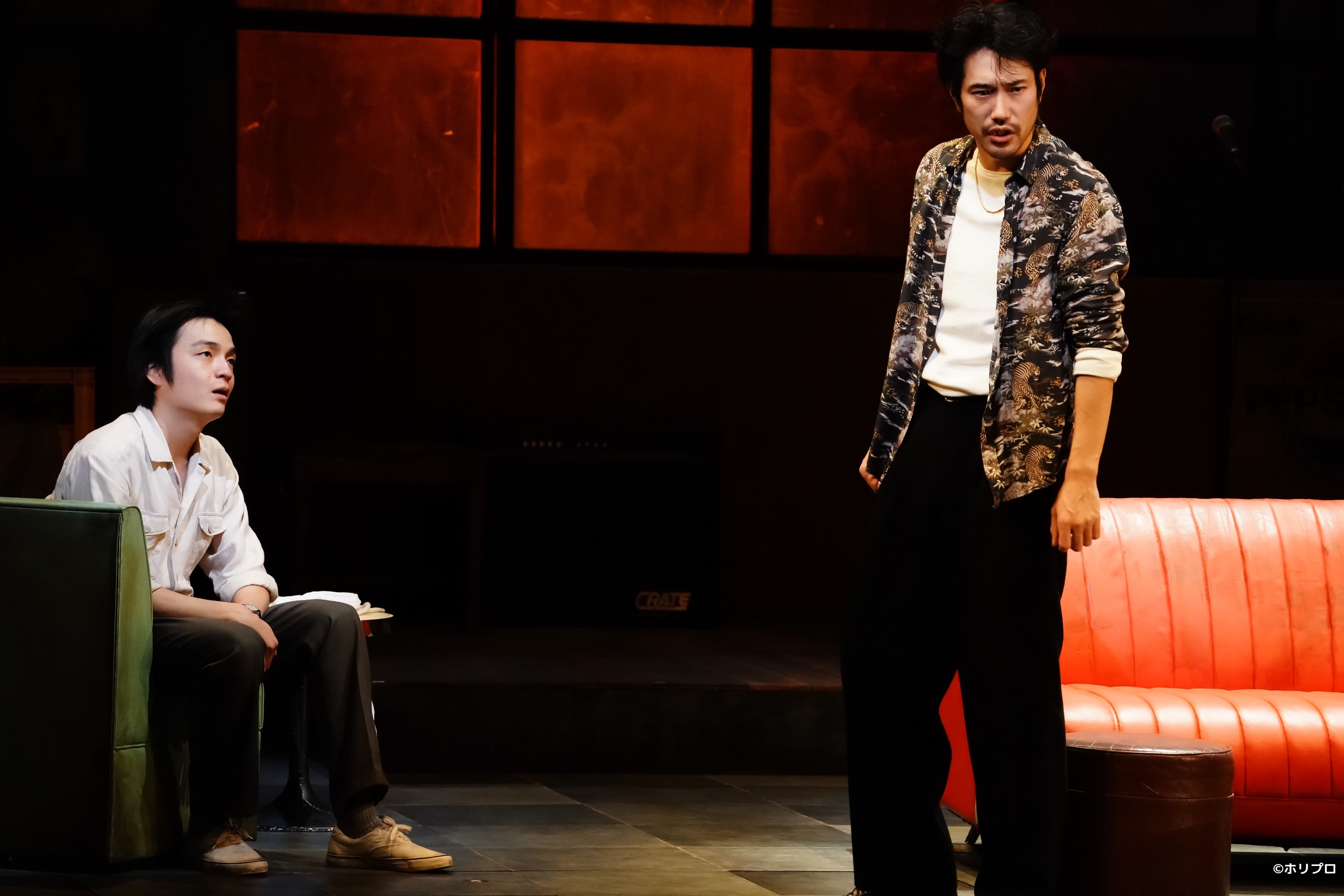 左から アキオ役岡山天音、ハルオ役松山ケンイチ