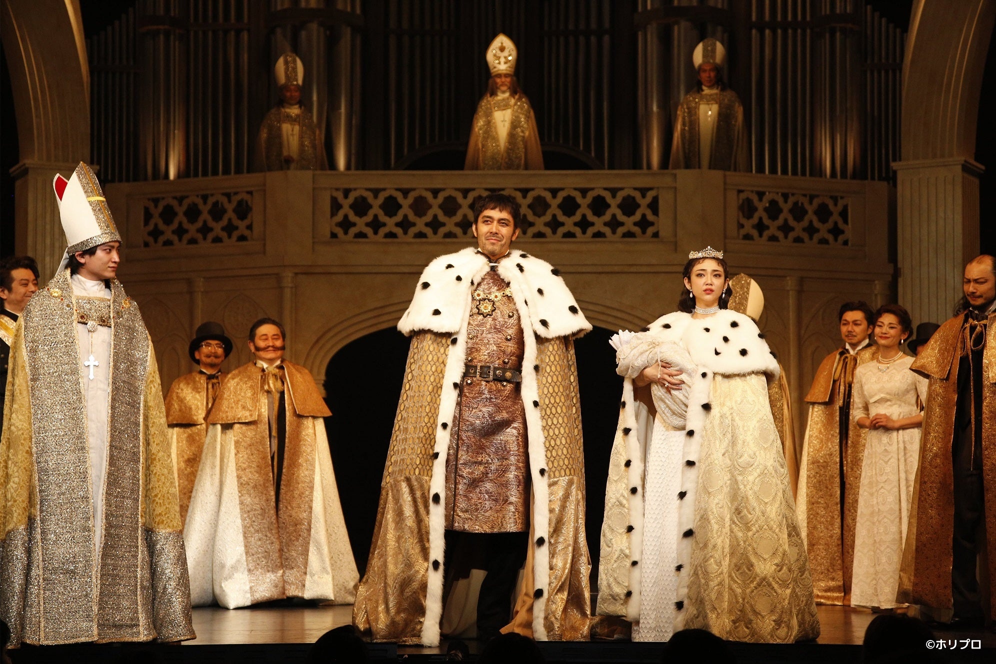 2020年公演より　左)金子大地／中央)阿部 寛／右)山谷花純　撮影：渡部孝弘