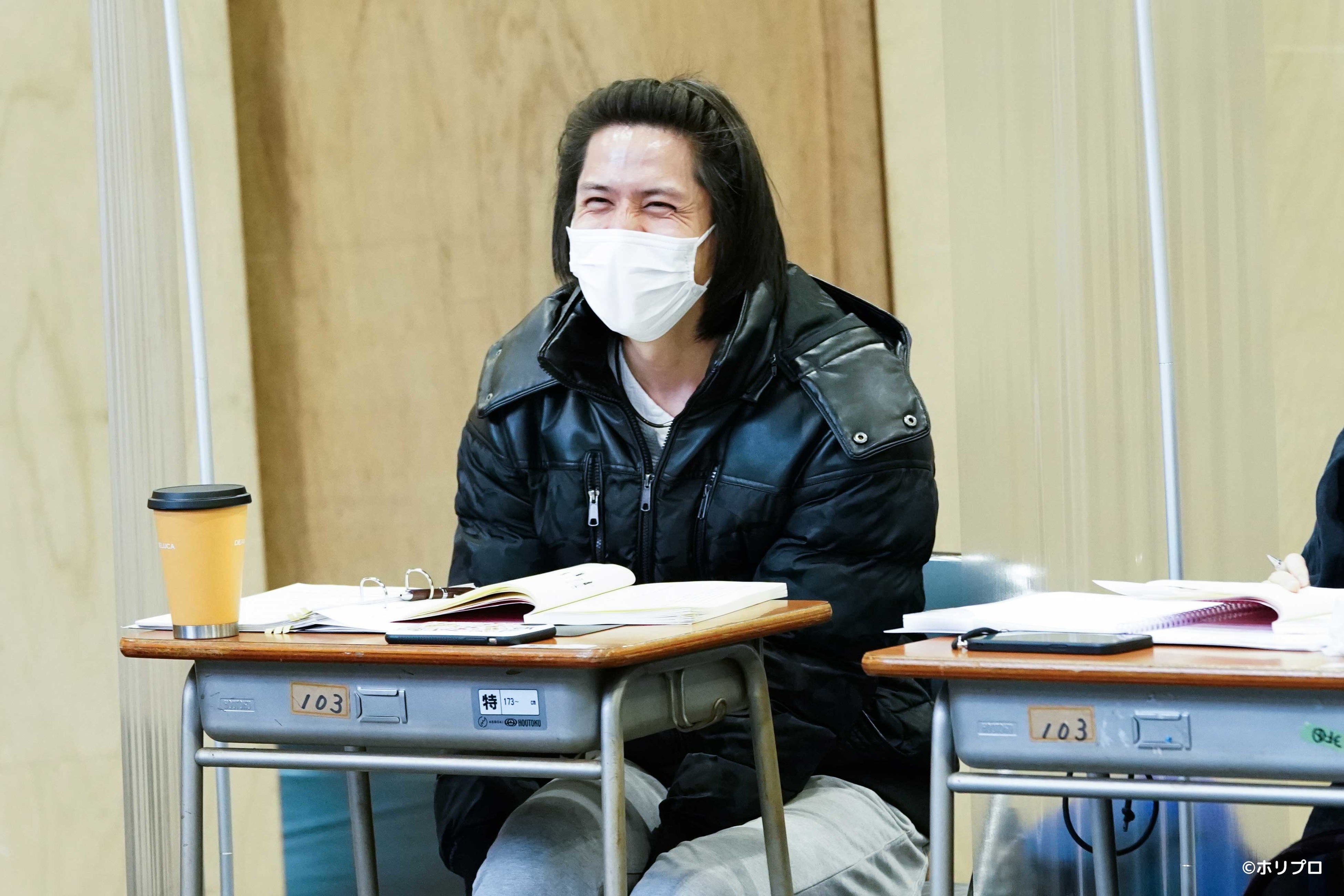 ナレーター役：伊礼彼方