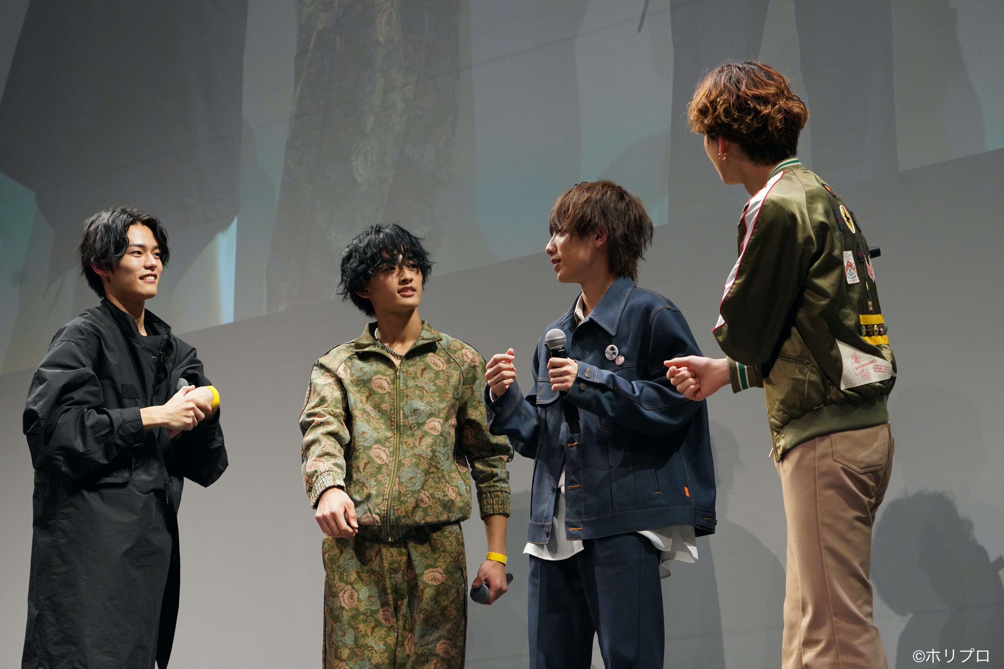 左から、日向亘・桑山隆太・小西詠斗・鈴木曉