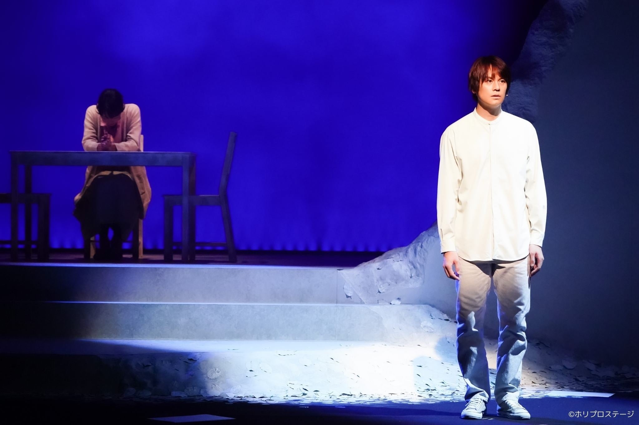 左から）母役 柚希礼音、ぼく役 浦井健治
