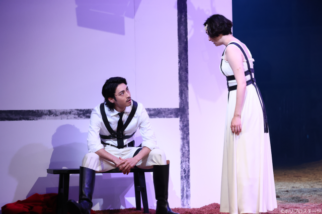 左から）レオナルド：木村達成、花嫁：早見あかり