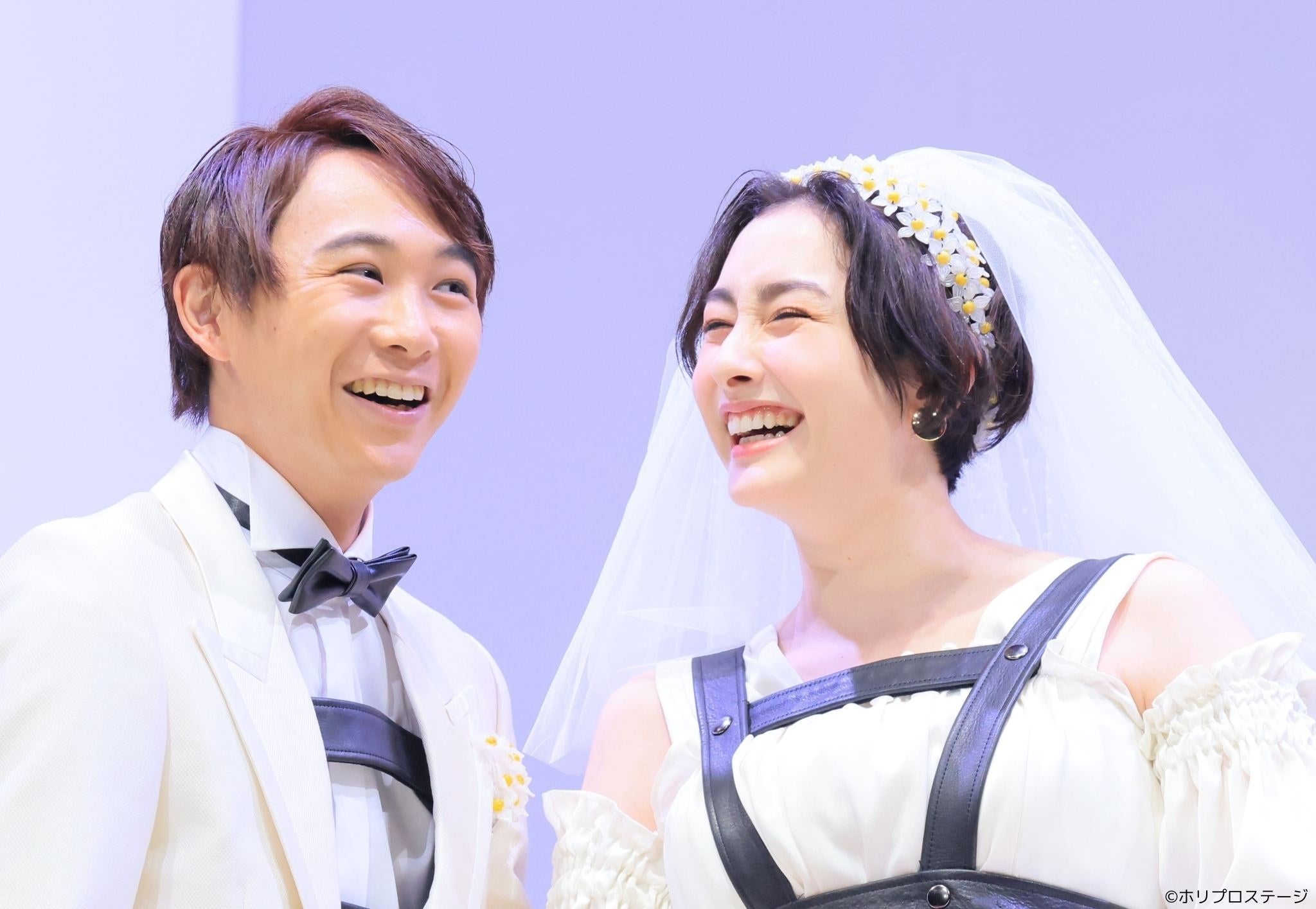 左から）花婿：須賀健太、花嫁：早見あかり