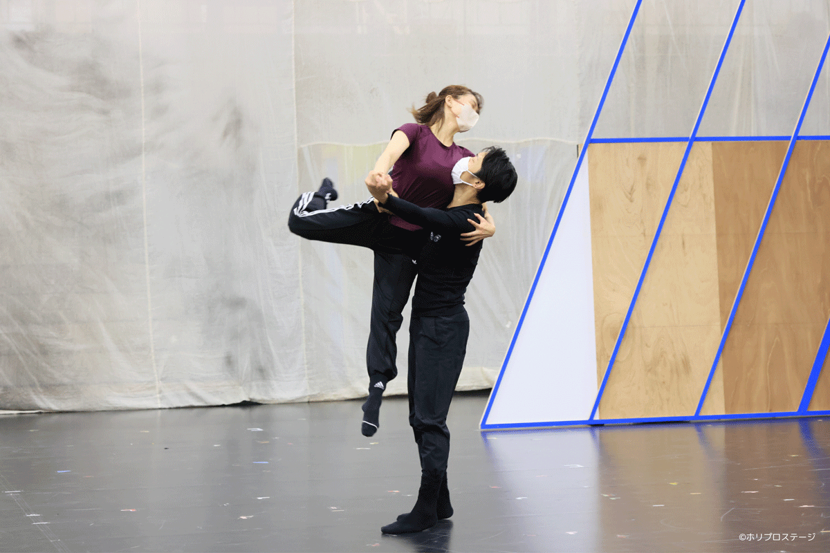 冒頭ダンスシーン♪恋人たちの伝説～出逢い