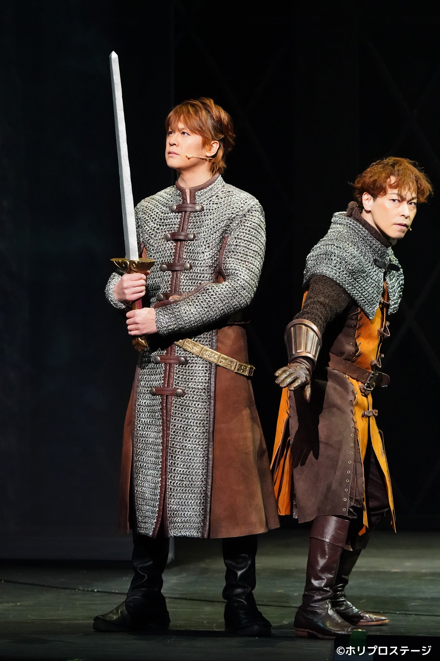 左から）アーサー役：浦井健治、ケイ役：東山光明