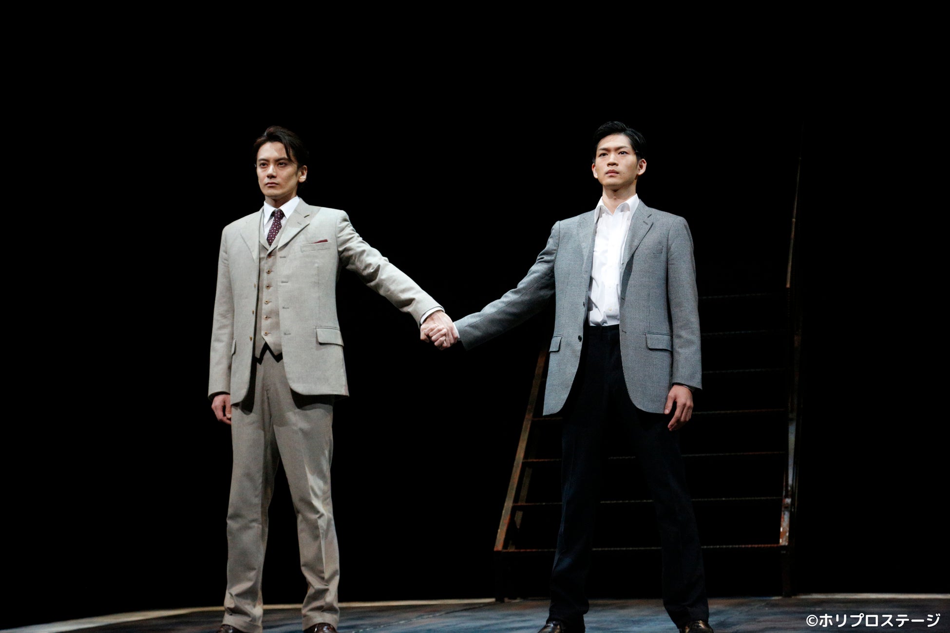 左から)小西遼生、松下洸平‐2014年舞台写真より 撮影:渡部孝弘