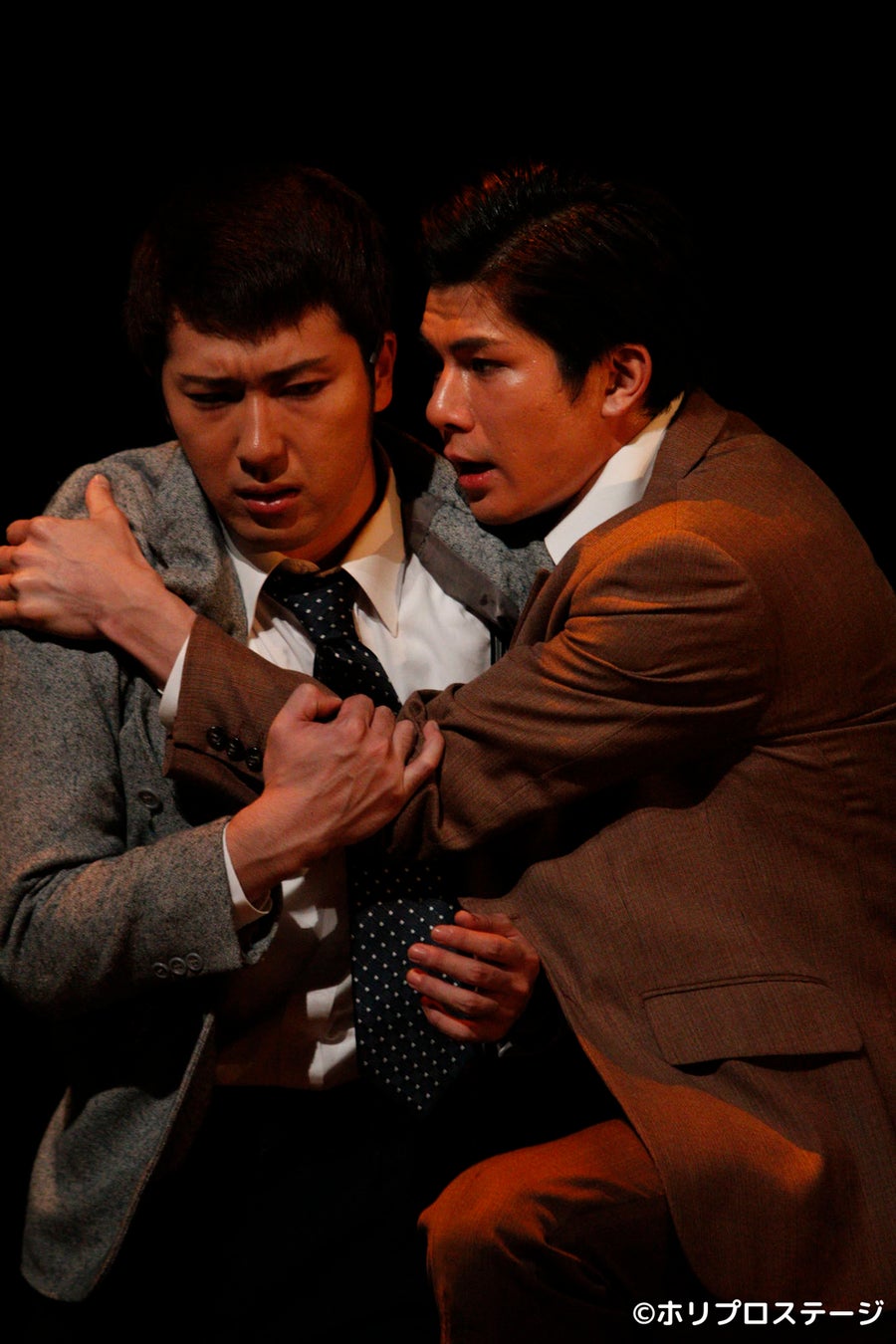 左から)尾上松也、柿澤勇人‐2014年舞台写真より 撮影:渡部孝弘