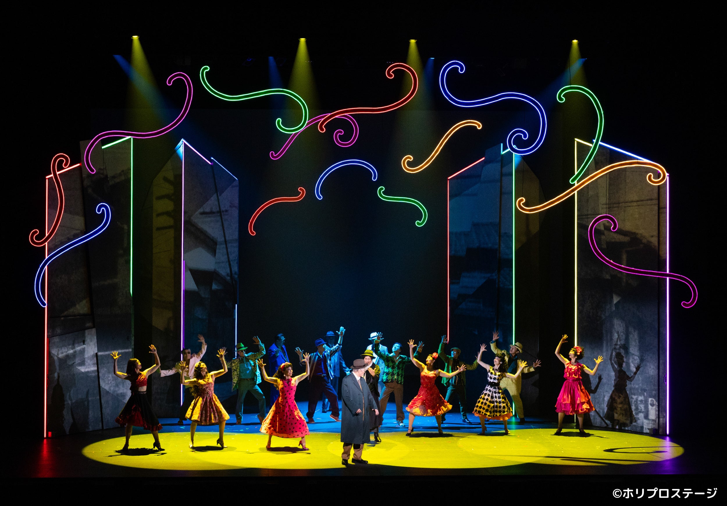 全景③左から）鹿賀丈史、平方元基