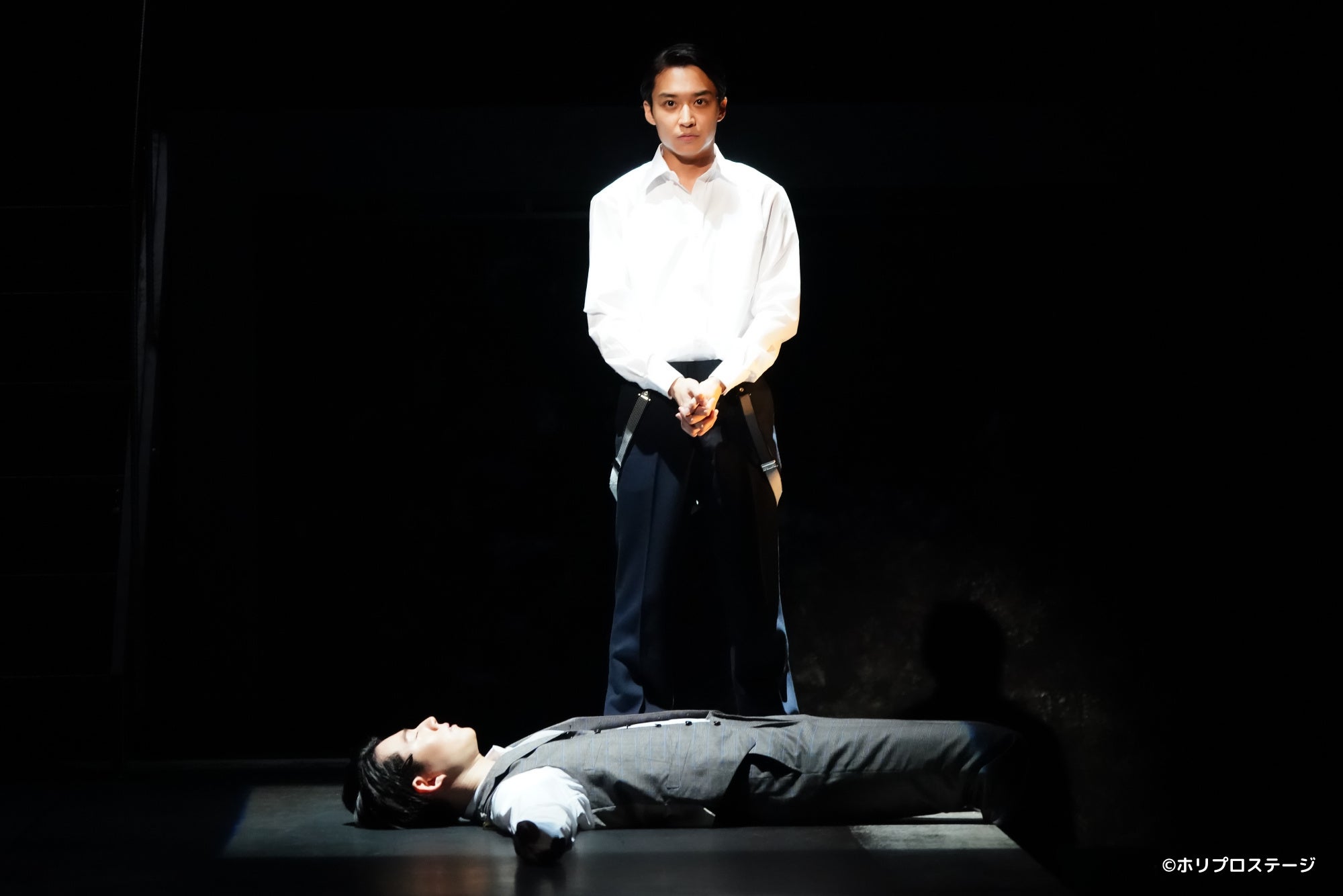 奥）私役：松岡広大／手前）彼役：山崎大輝