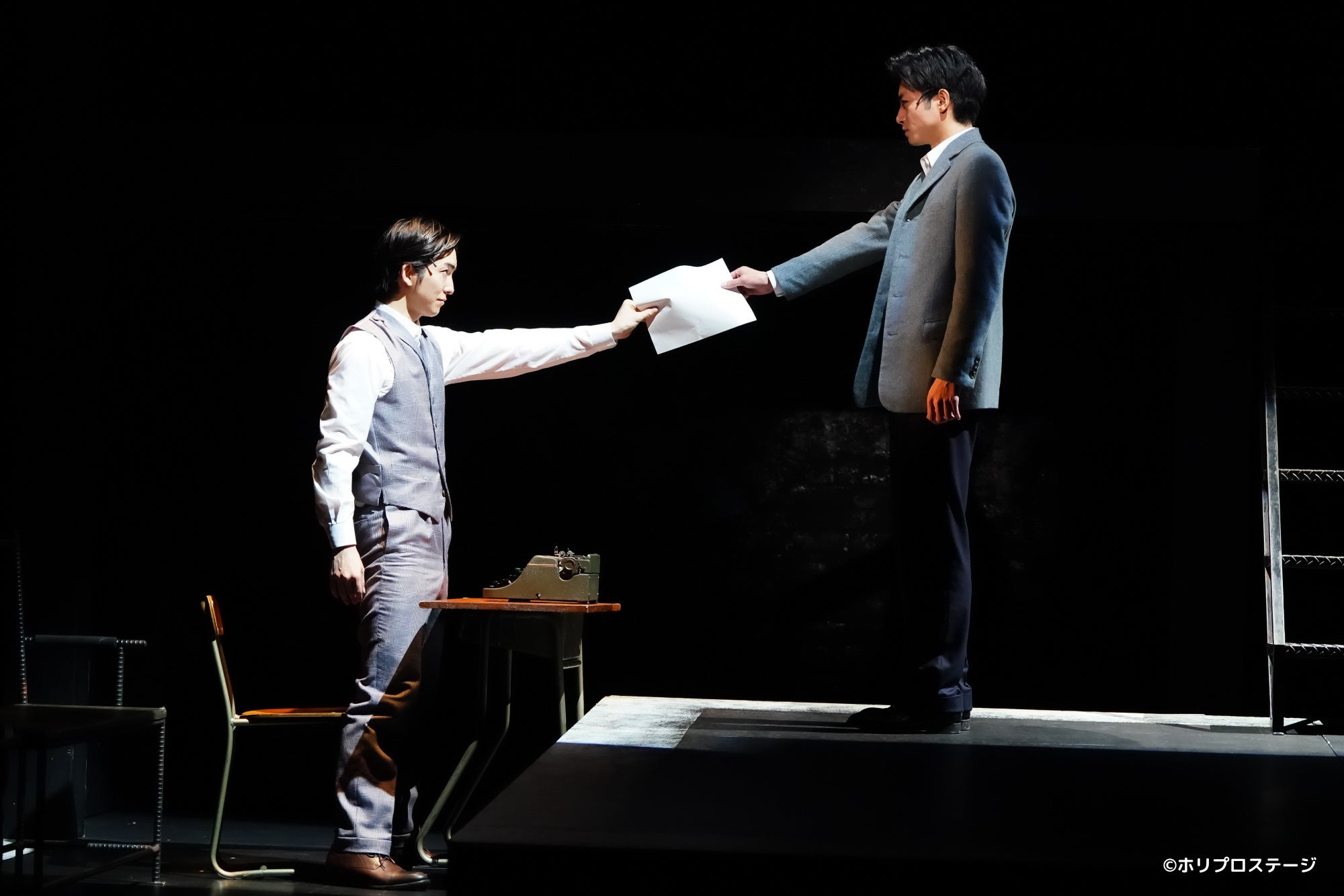 左）彼役：前田公輝／右）私役：木村達成