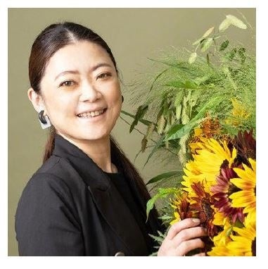 第一園芸 商品販売事業部 フラワーデザイン課　課長 志村 紀子（デザイン担当）