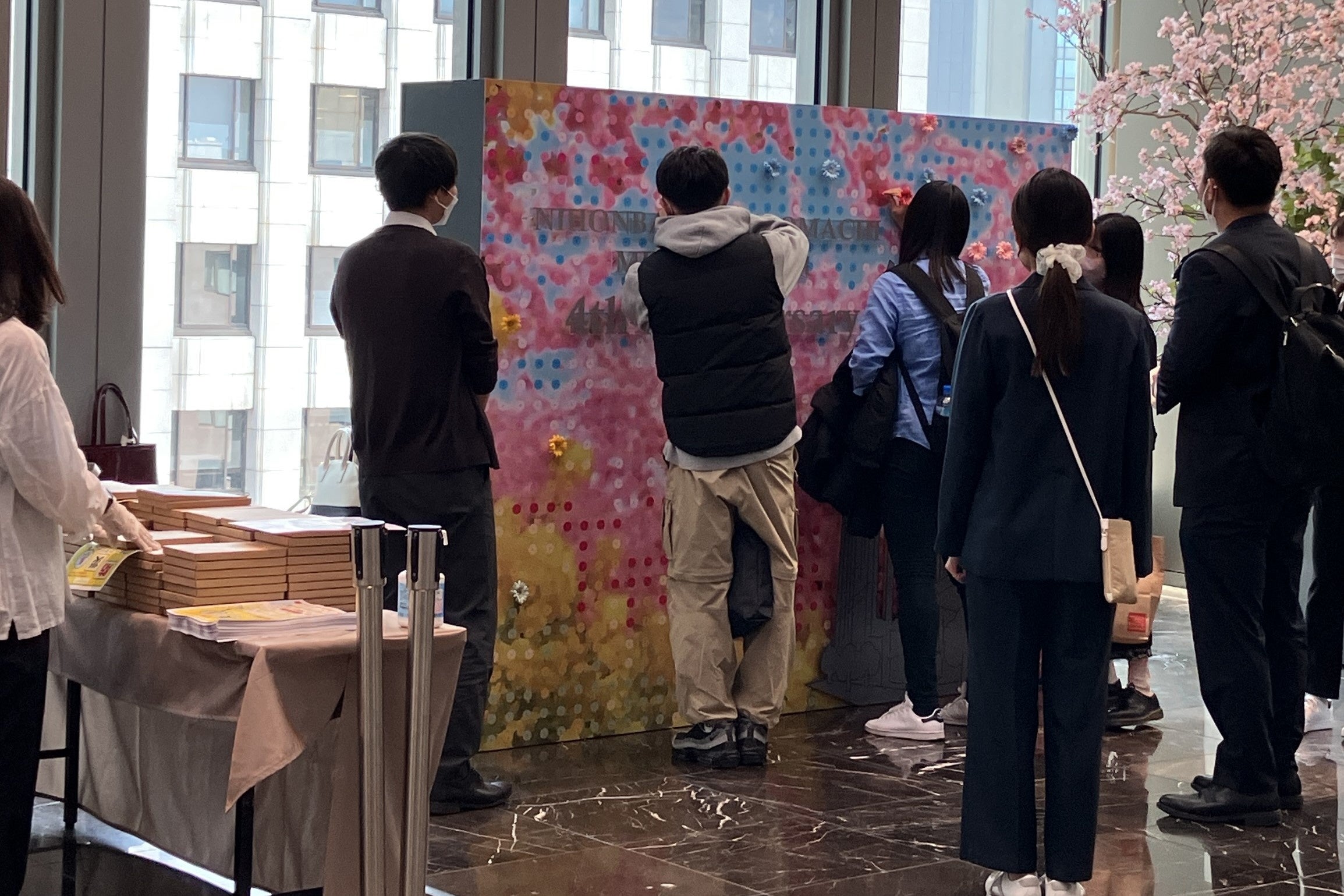 約1,000人のワーカーが参加しお祝い