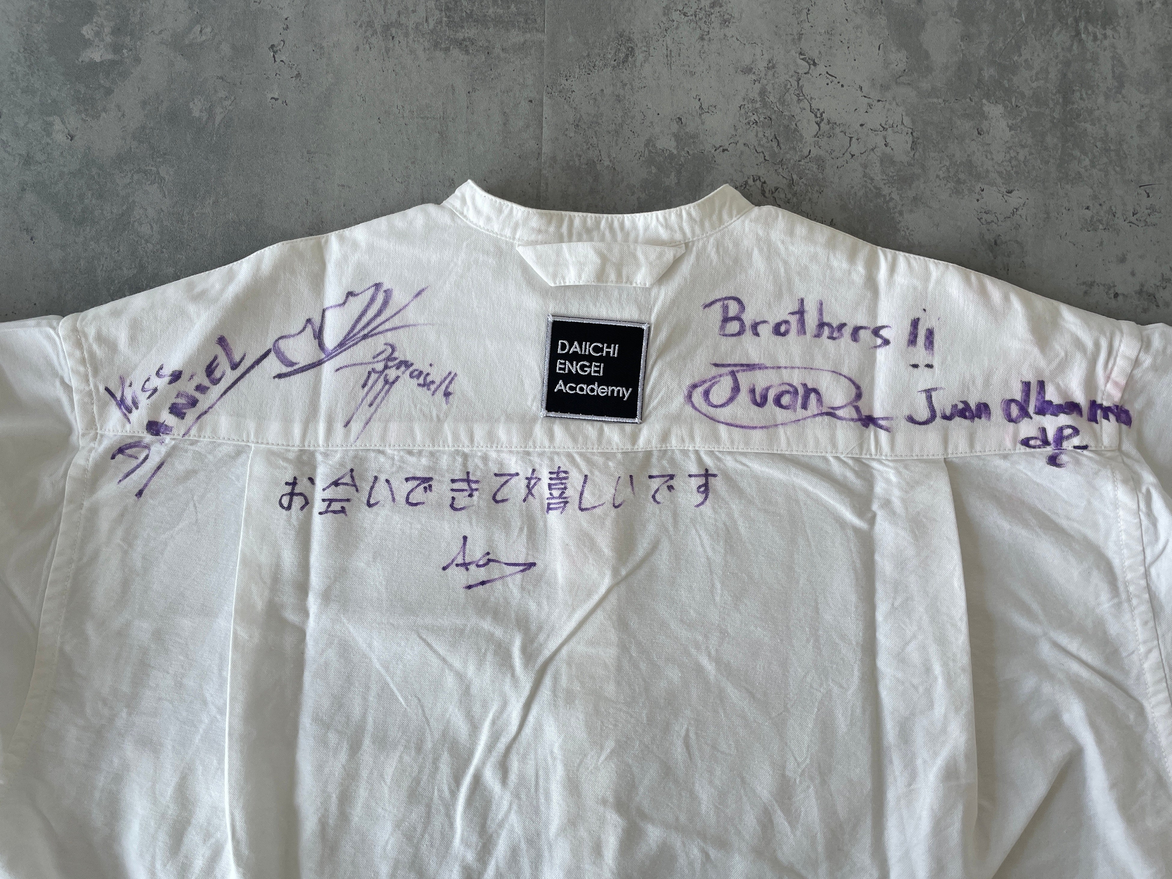 ユニフォームに寄せ書きされた各国の選手からのメッセージ