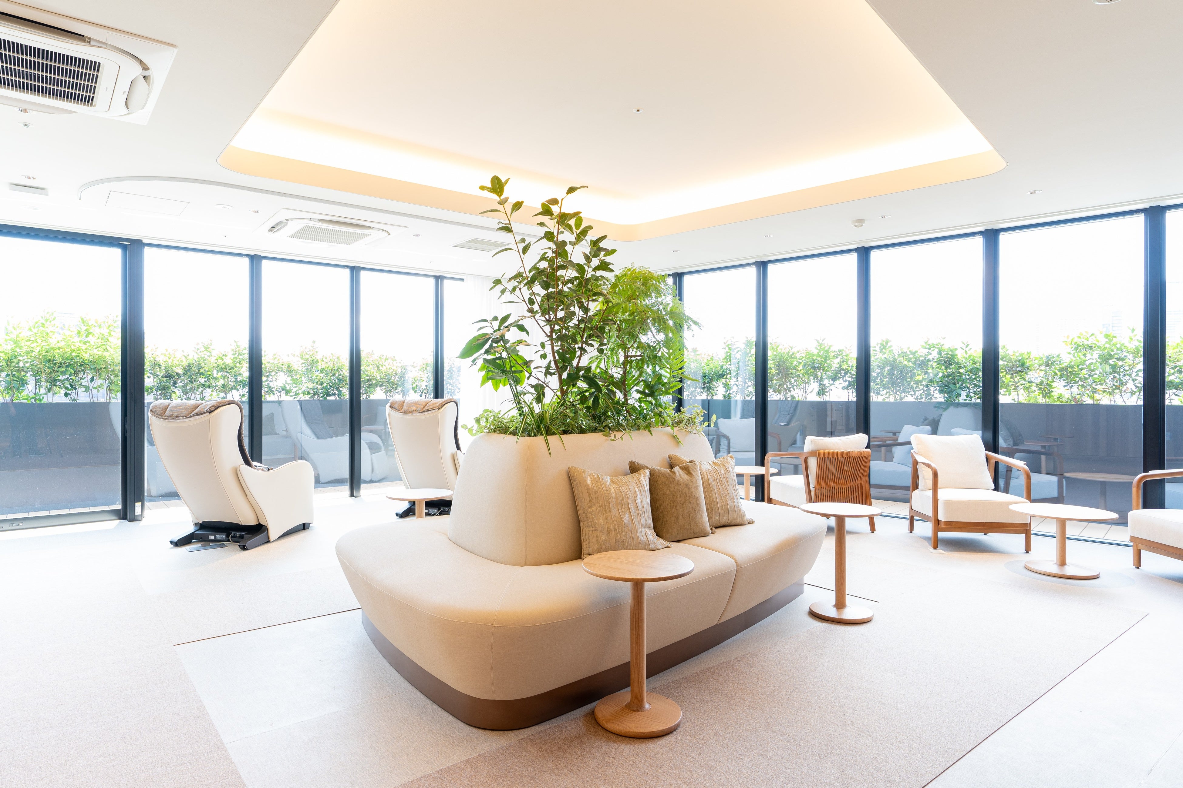 くつろぎの時間を過ごせる更衣室（女性）