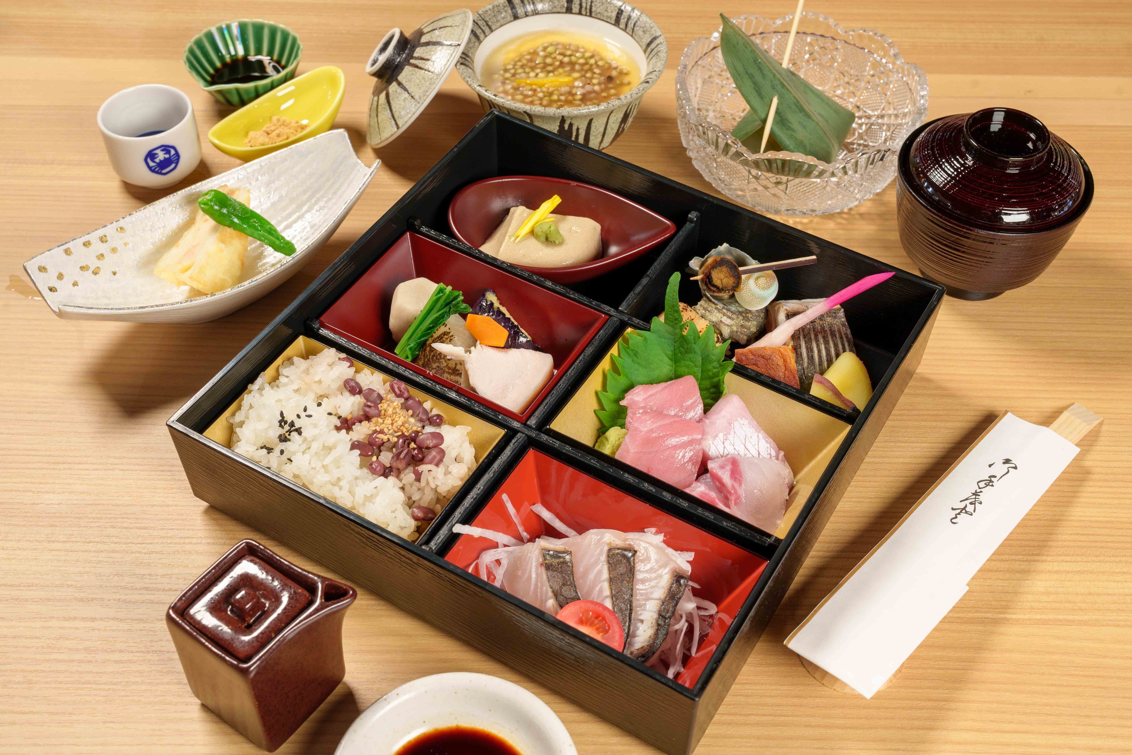 六つ切り松花堂御膳：4,500円(税込)