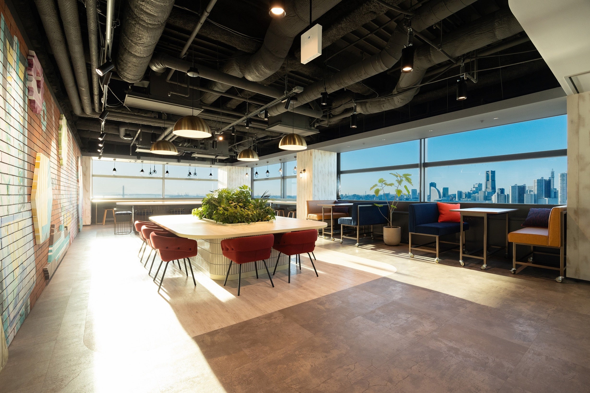 ▲大人数での利用可能なラウンジ アクアリアタワー内エリア