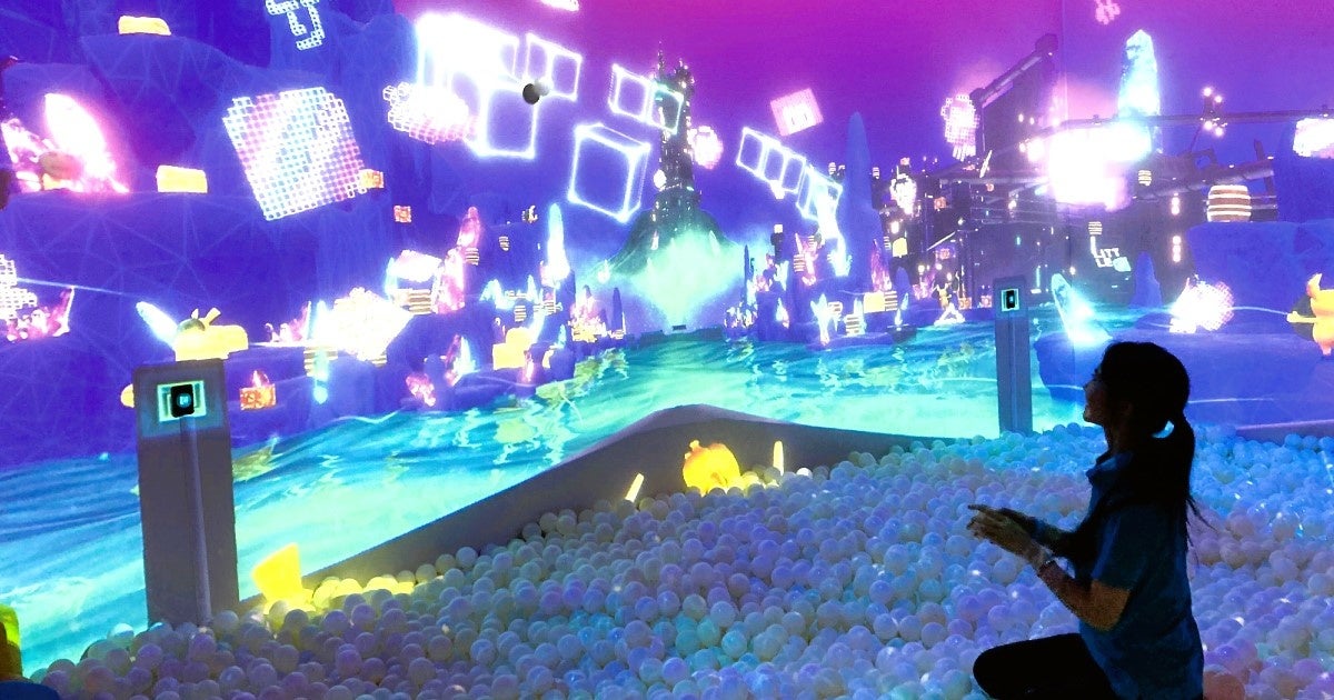 スクリーン上のリーダーにタッチすると体験データを記録できる