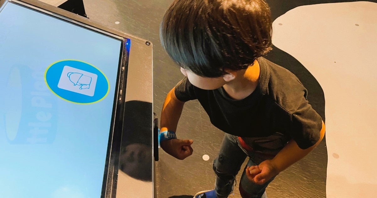 “かざすだけ”の最新技術を遊びながら体感！