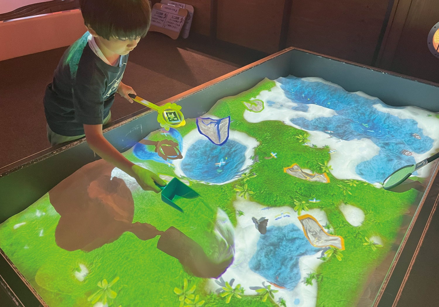 3つに分かれた化石のパーツを発掘しよう