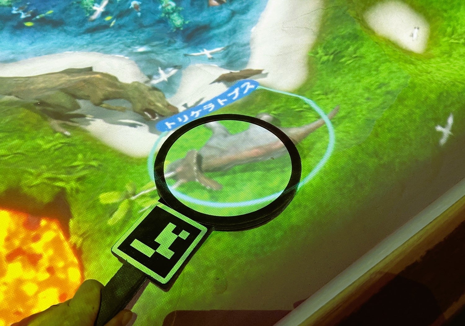 「魔法の虫眼鏡」で名前を調べることができる