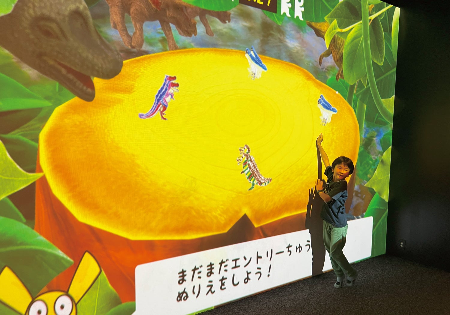 いざ紙相撲バトル！最後まで土俵に残れるのは？