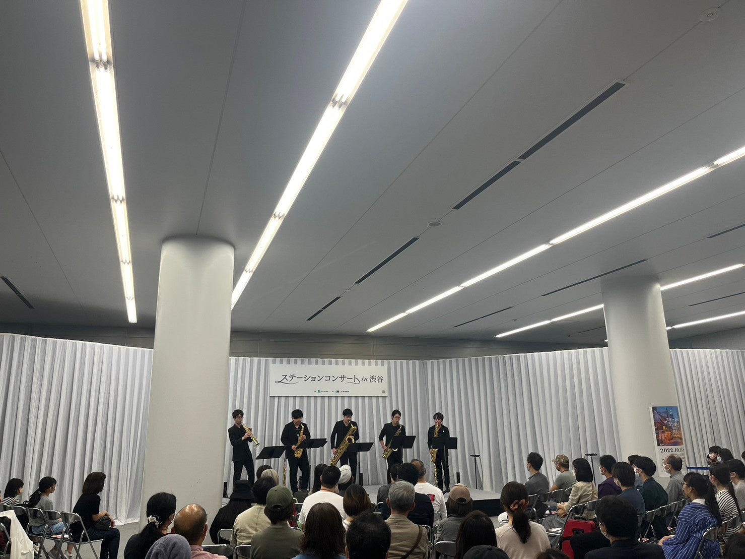 3年ぶりに交通規制、109前特設ステージ復活！渋谷の街が多彩な