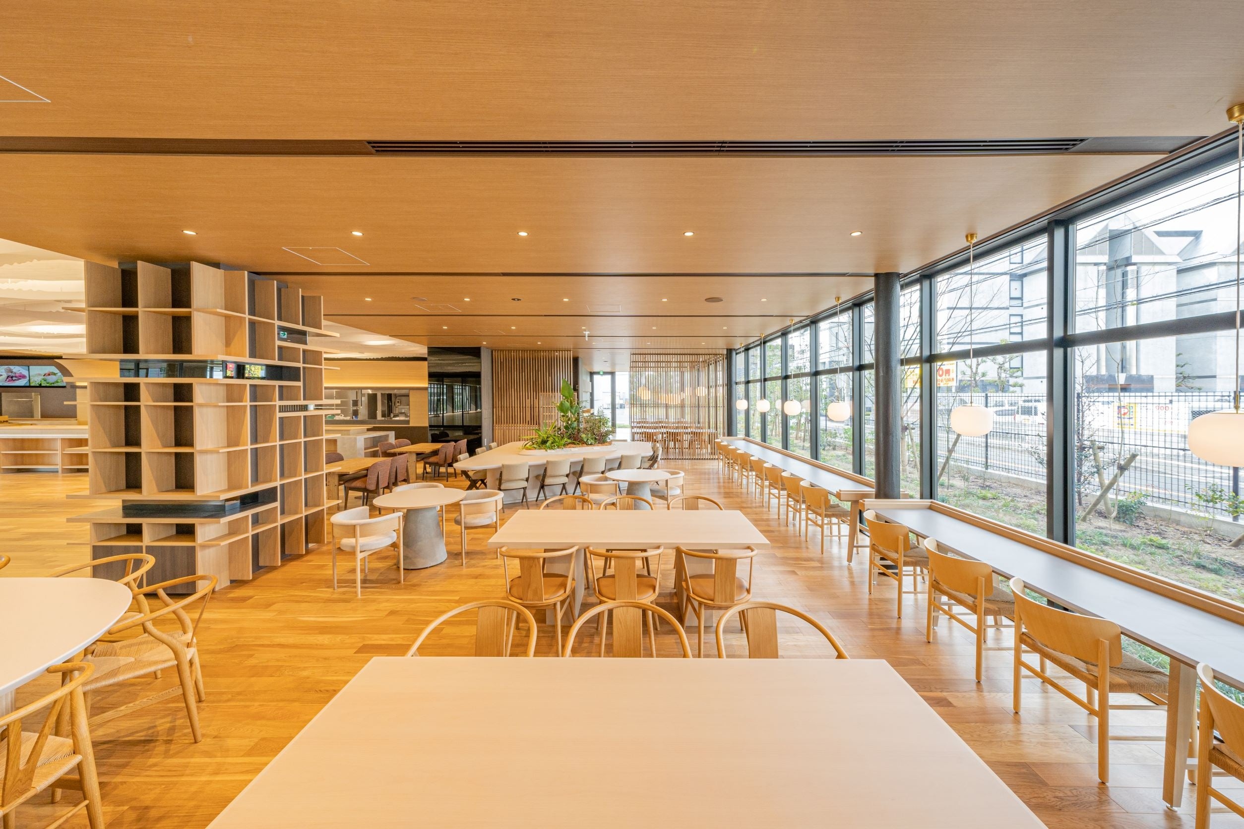 ＜カフェテリア＞