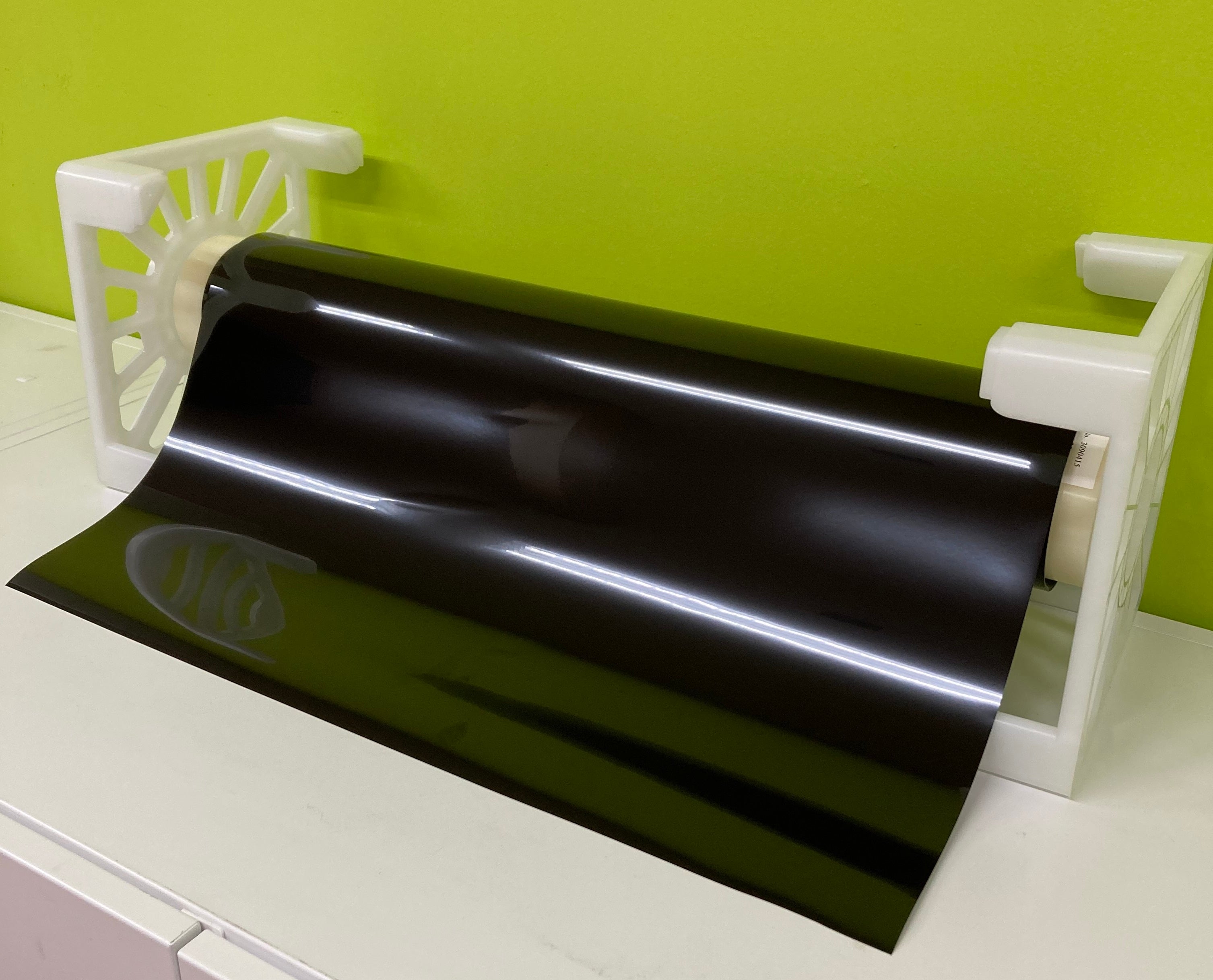 感光性黒色絶縁材料ドライフィルム加工サンプル （495mm幅、20m長で25μm厚）