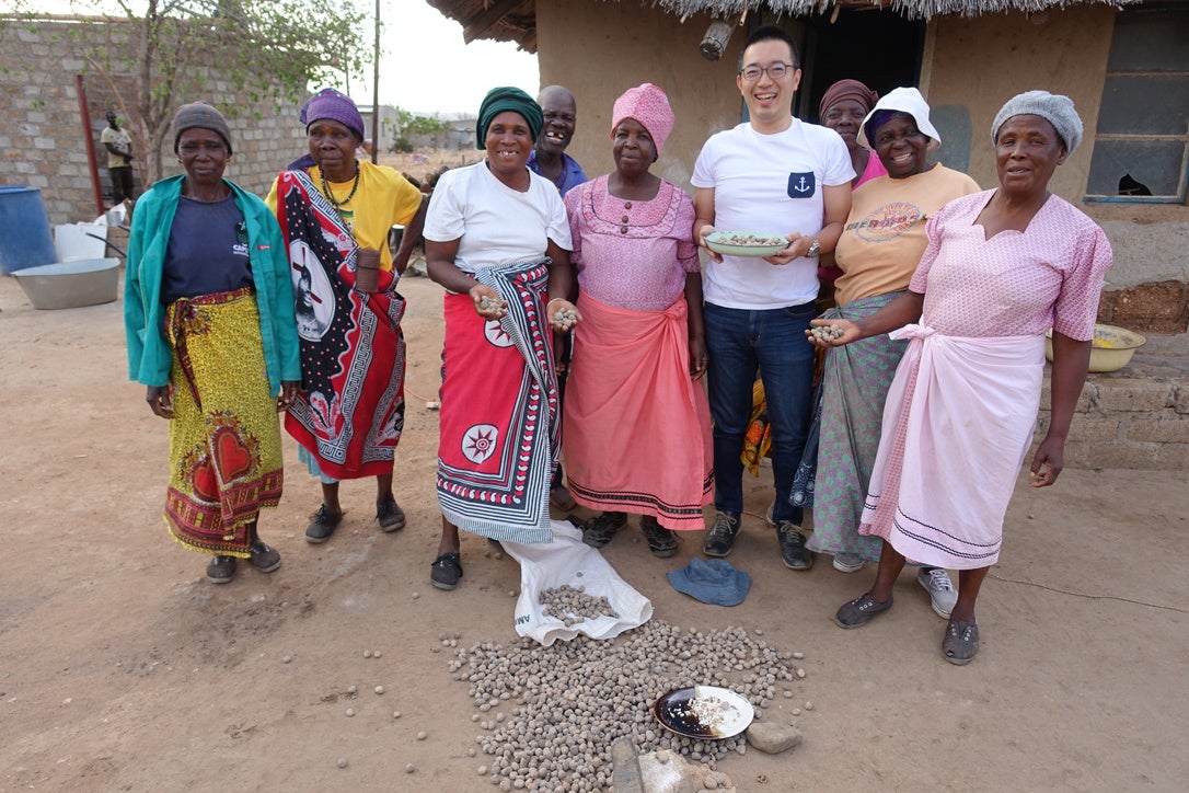 バイヤー小林と生産者のみなさん