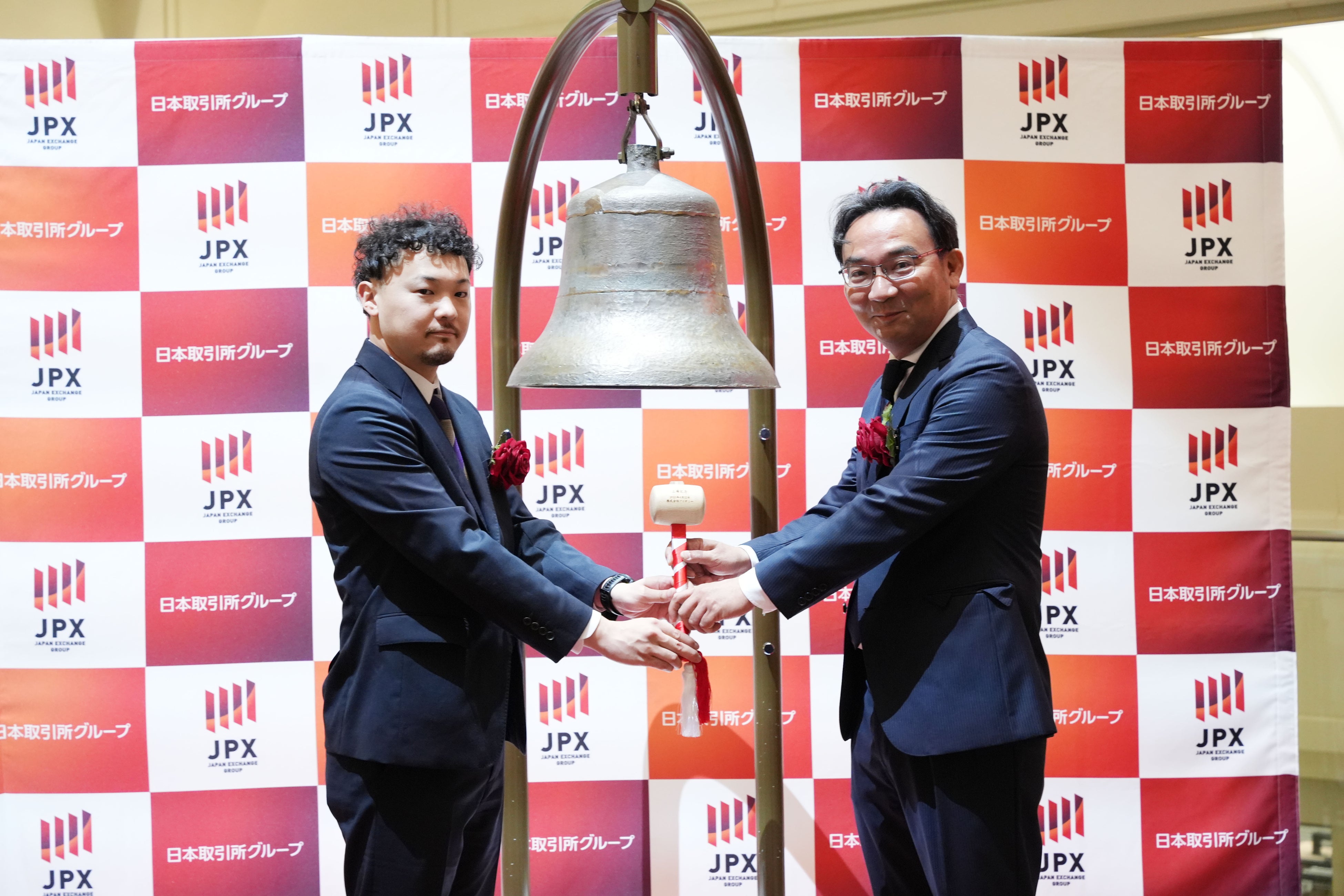 （左：株式会社アイデミー Modeloy事業部部長、右：日本ゼオン株式会社 デジタル統括推進部門長 長谷部宏様）