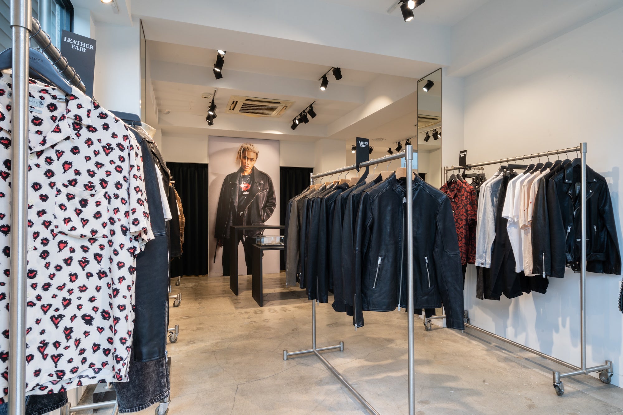 最新コレクションが並ぶグランドフロア