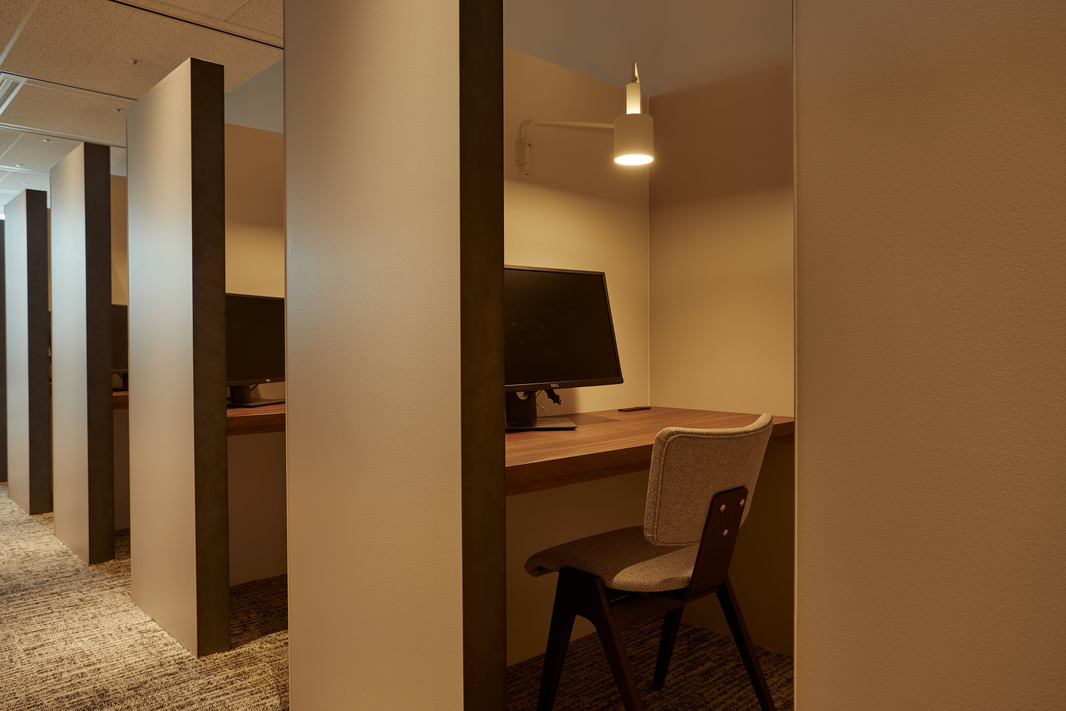 ▲集中できる半個室のブース席