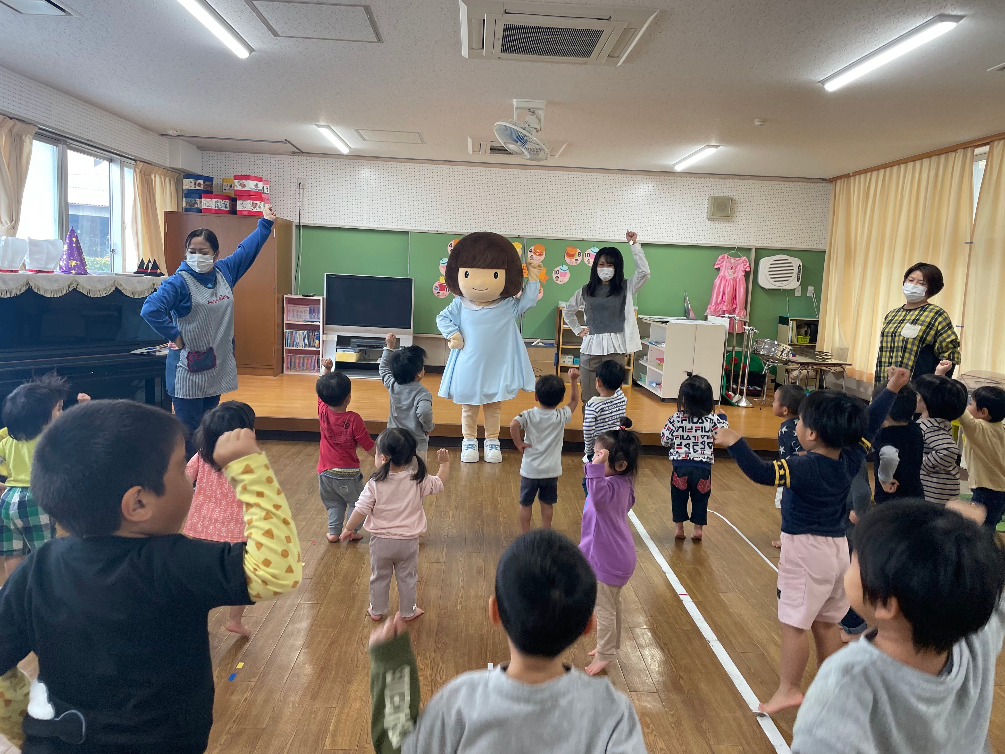 町内の幼稚園にてお誕生日会に参加