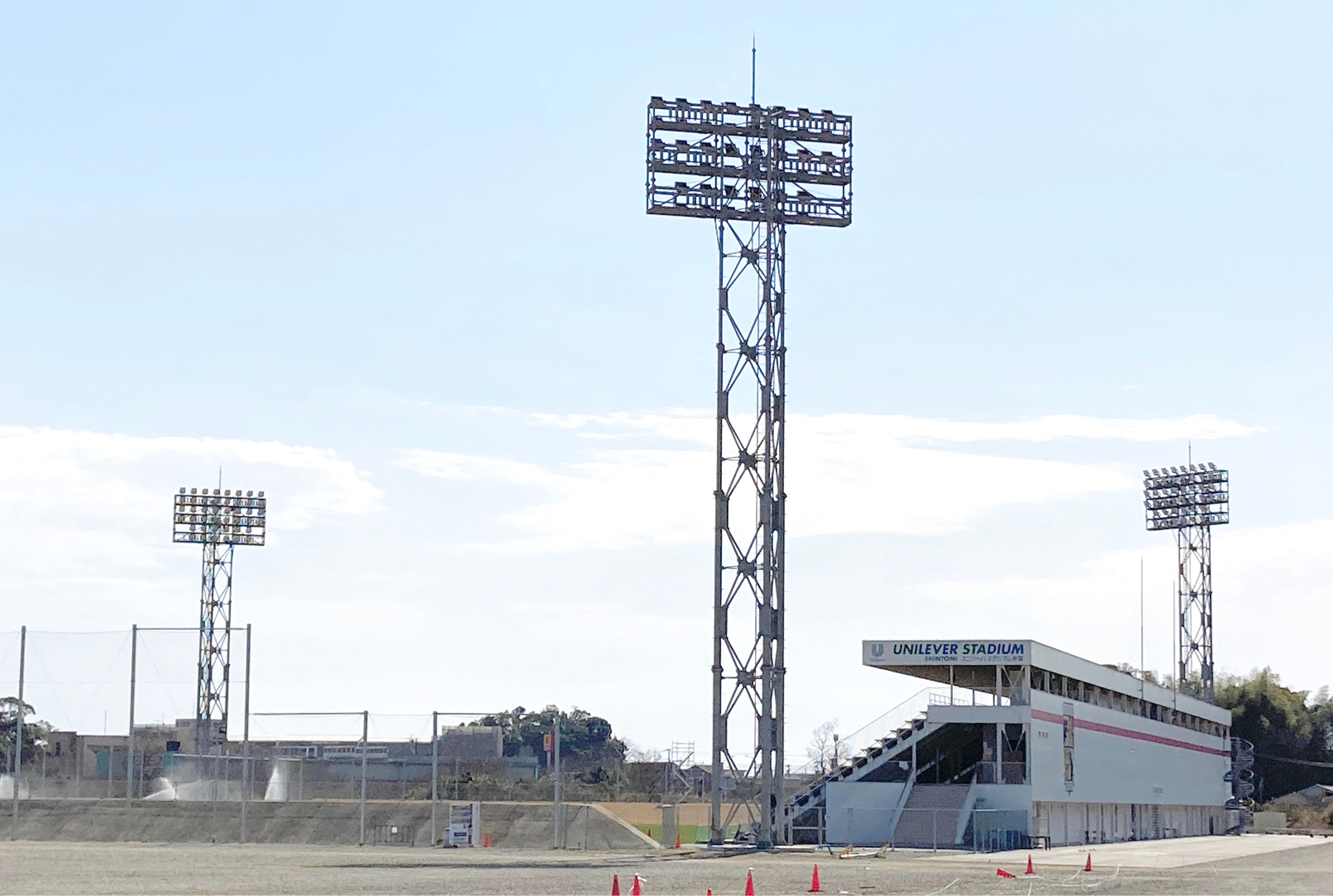 ユニリーバスタジアム新富に新設された夜間照明