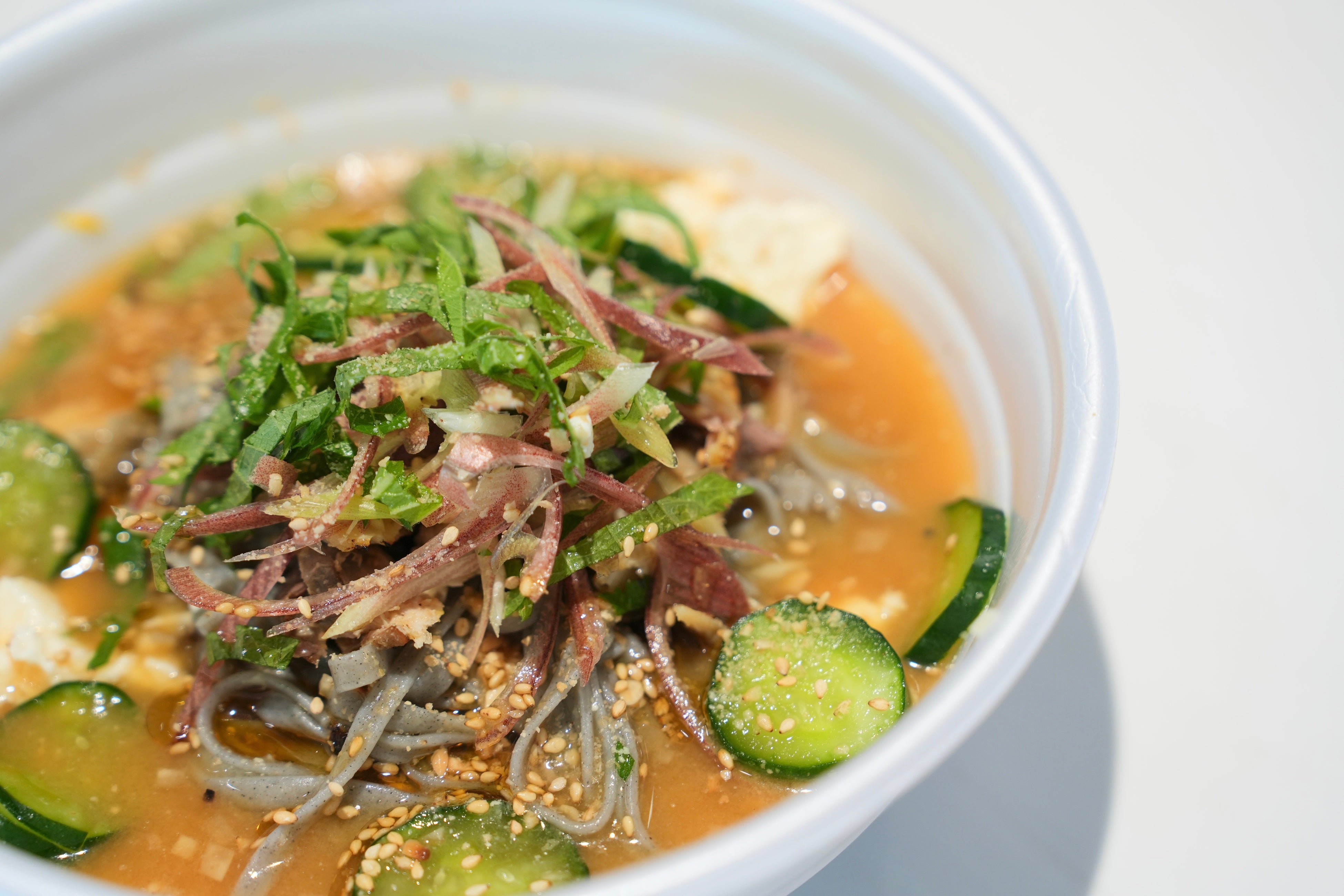 胡麻乾麺を使用して宮崎の郷土料理冷や汁をイメージした試作メニュー