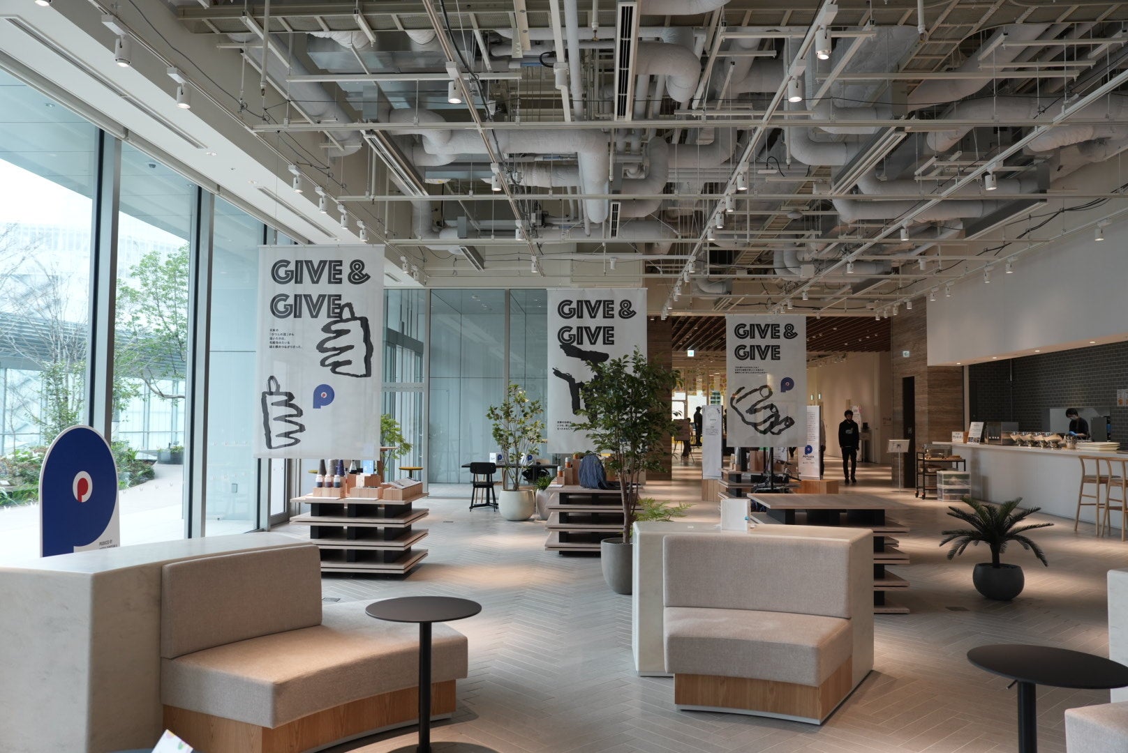 チカバキッチン東京八重洲が併設する東京ミッドタウン八重洲５階ラウンジスペース