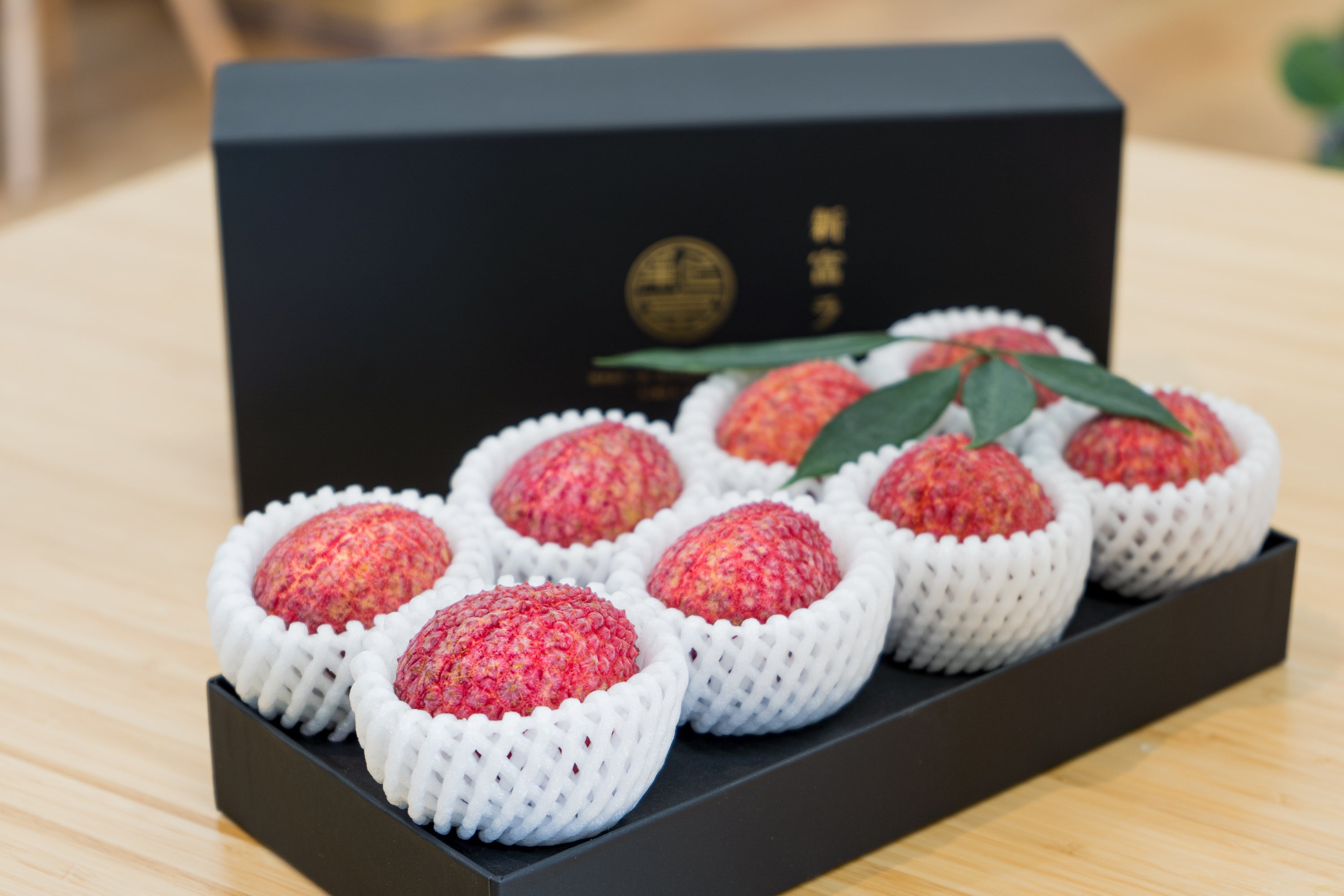 糖度15度、50g以上のものを厳選した１粒1,000円の「新富ライチpremium50」