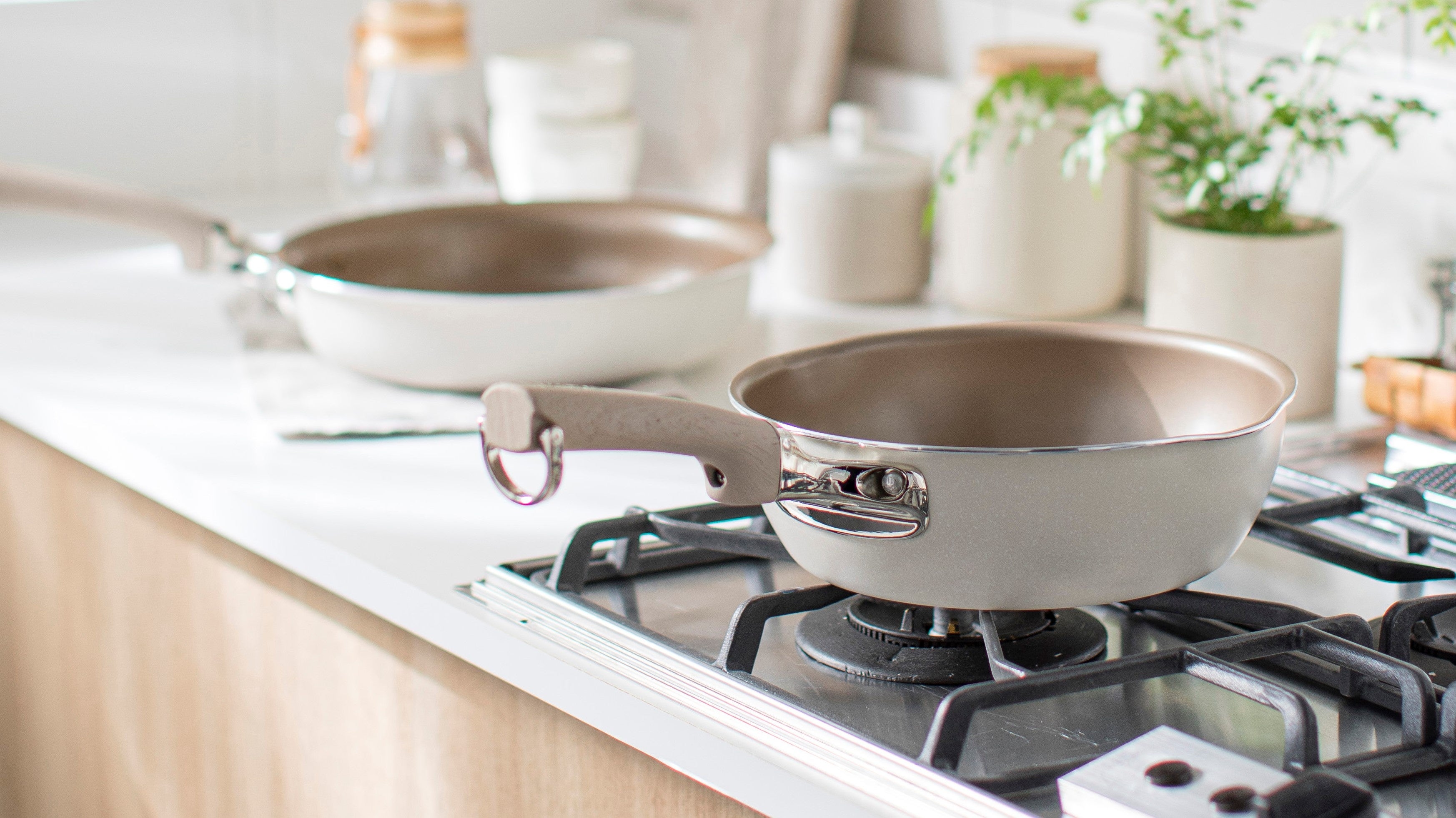 ナチュラルウッド調のハンドル