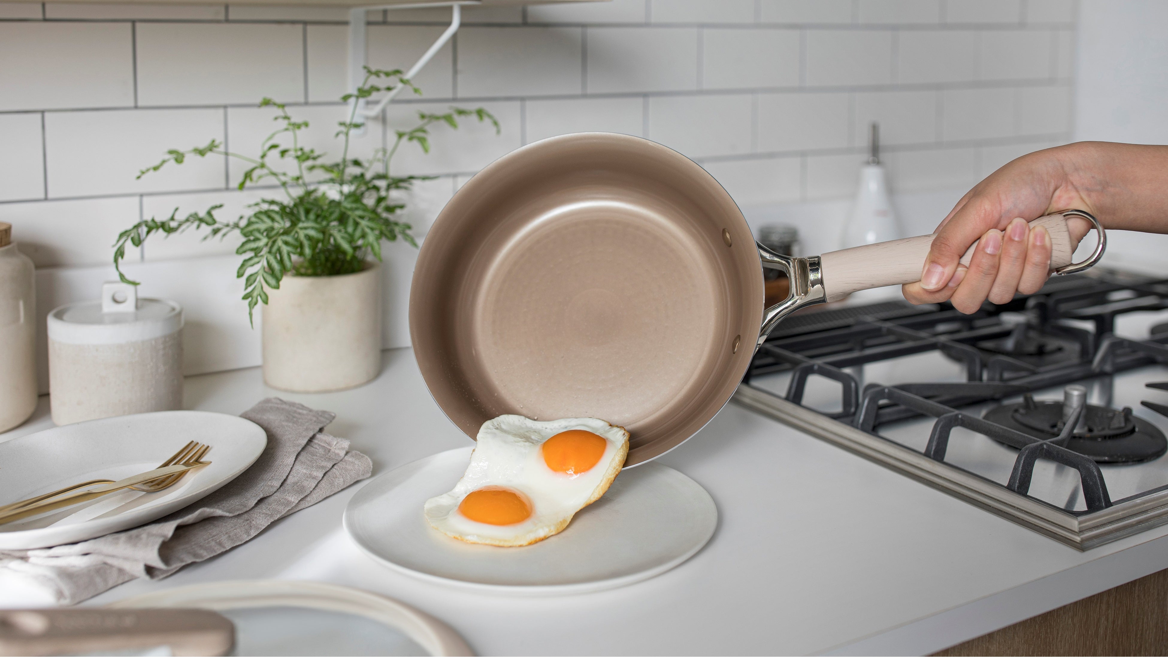 するっとお皿に流れる摩擦レスな感動体験