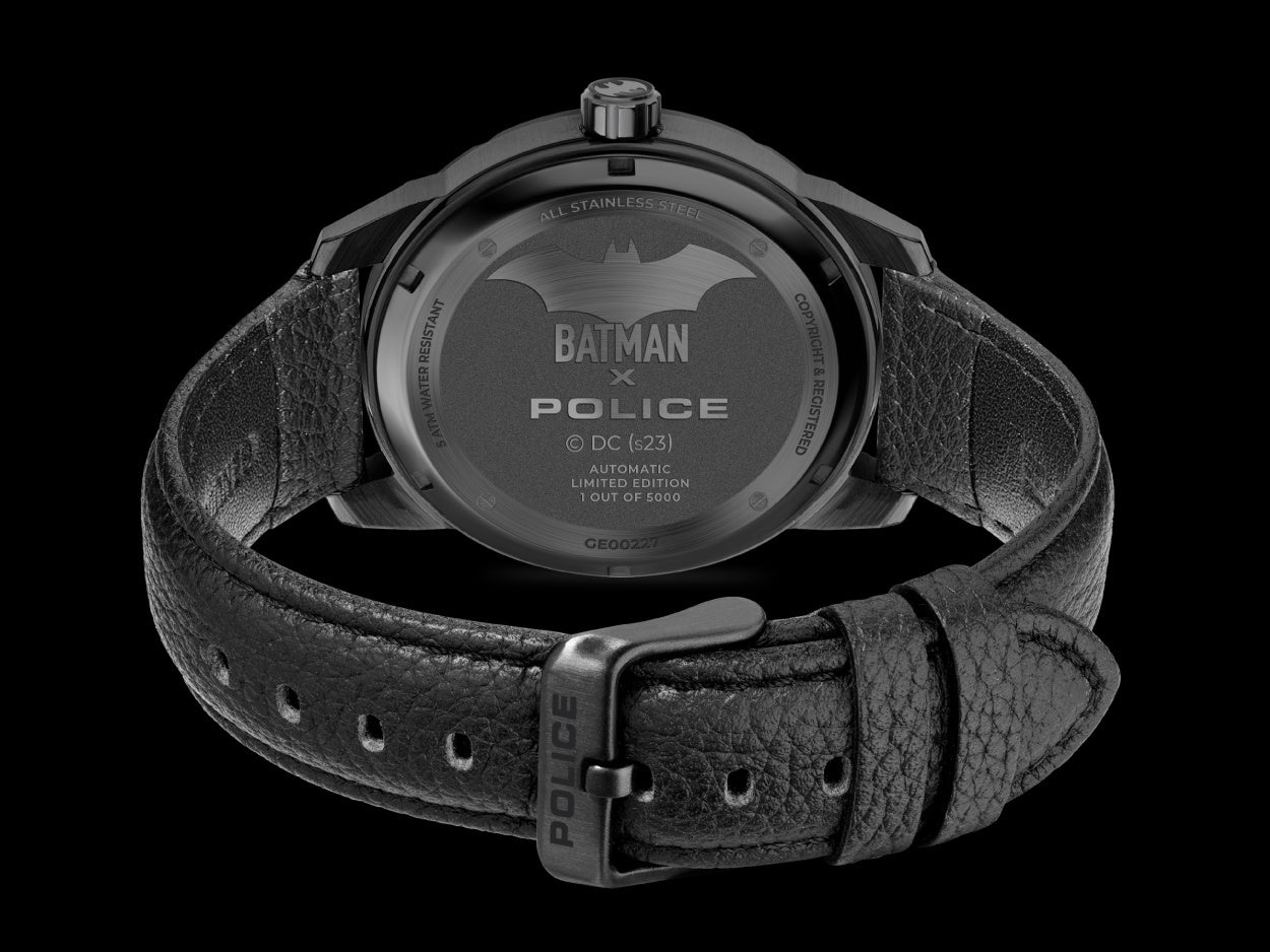 裏蓋にも「BATMAN×POLICE」の刻印入り。