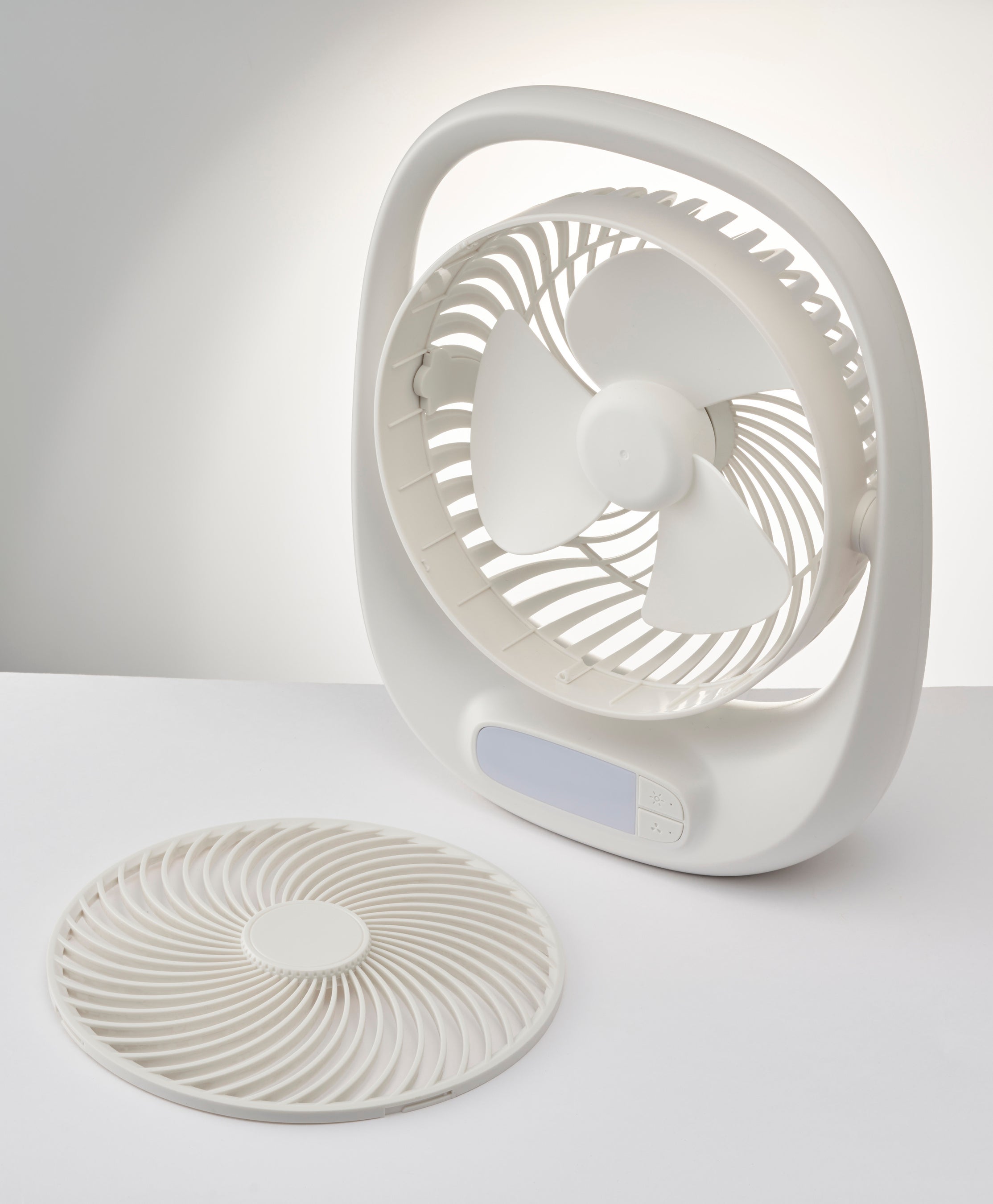 キッチンや脱衣所、バルコニーで活躍する薄さ8cmのどこでも