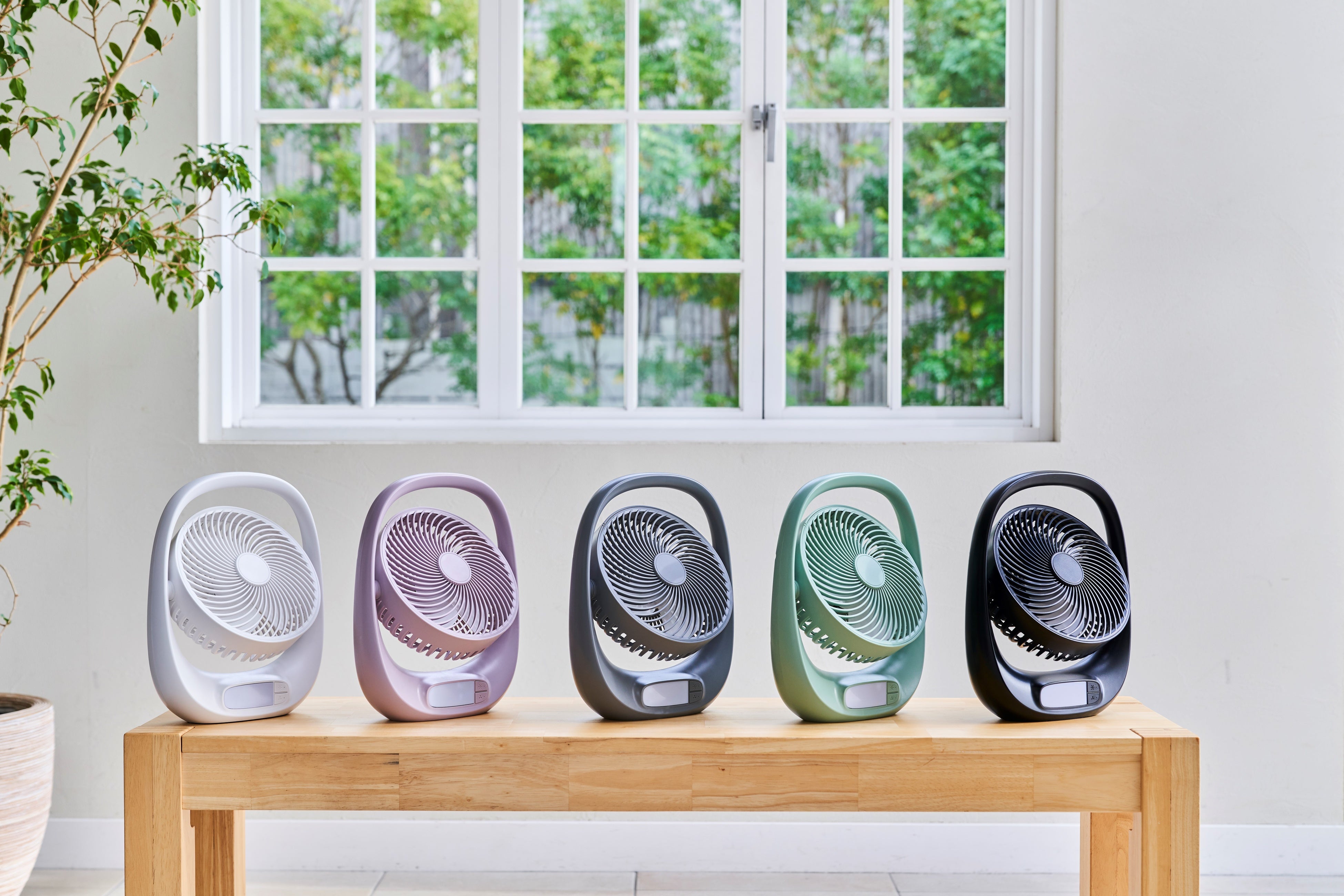 卓上エアークリーンファン　ドウシシャ　色ホワイト キッチンや脱衣所、バルコニーで活躍する薄さ8cmのどこでも