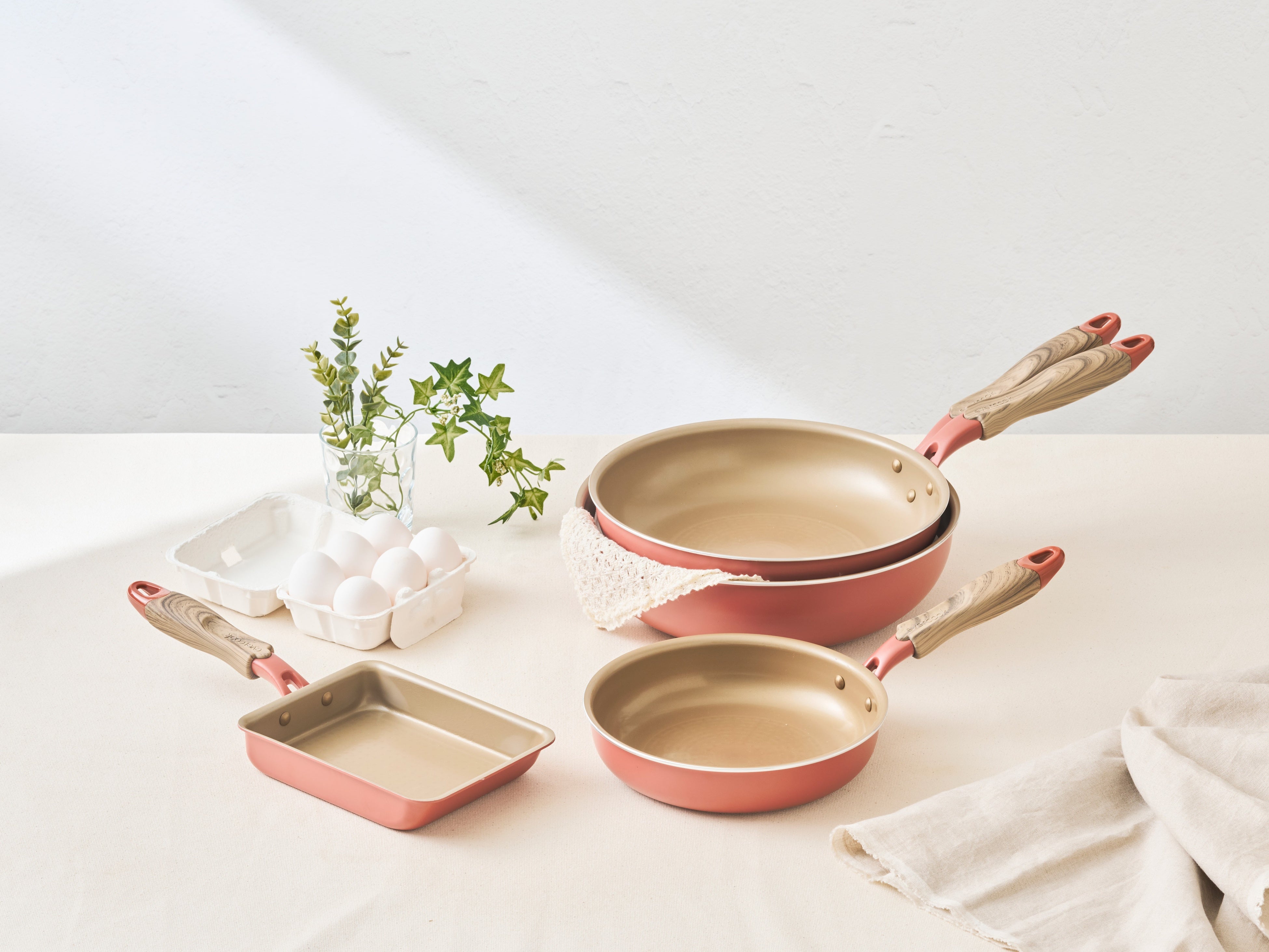 こびりつきにくいフライパンevercookにキッチンを明るくするミスティピンクが新カラーとして限定発売