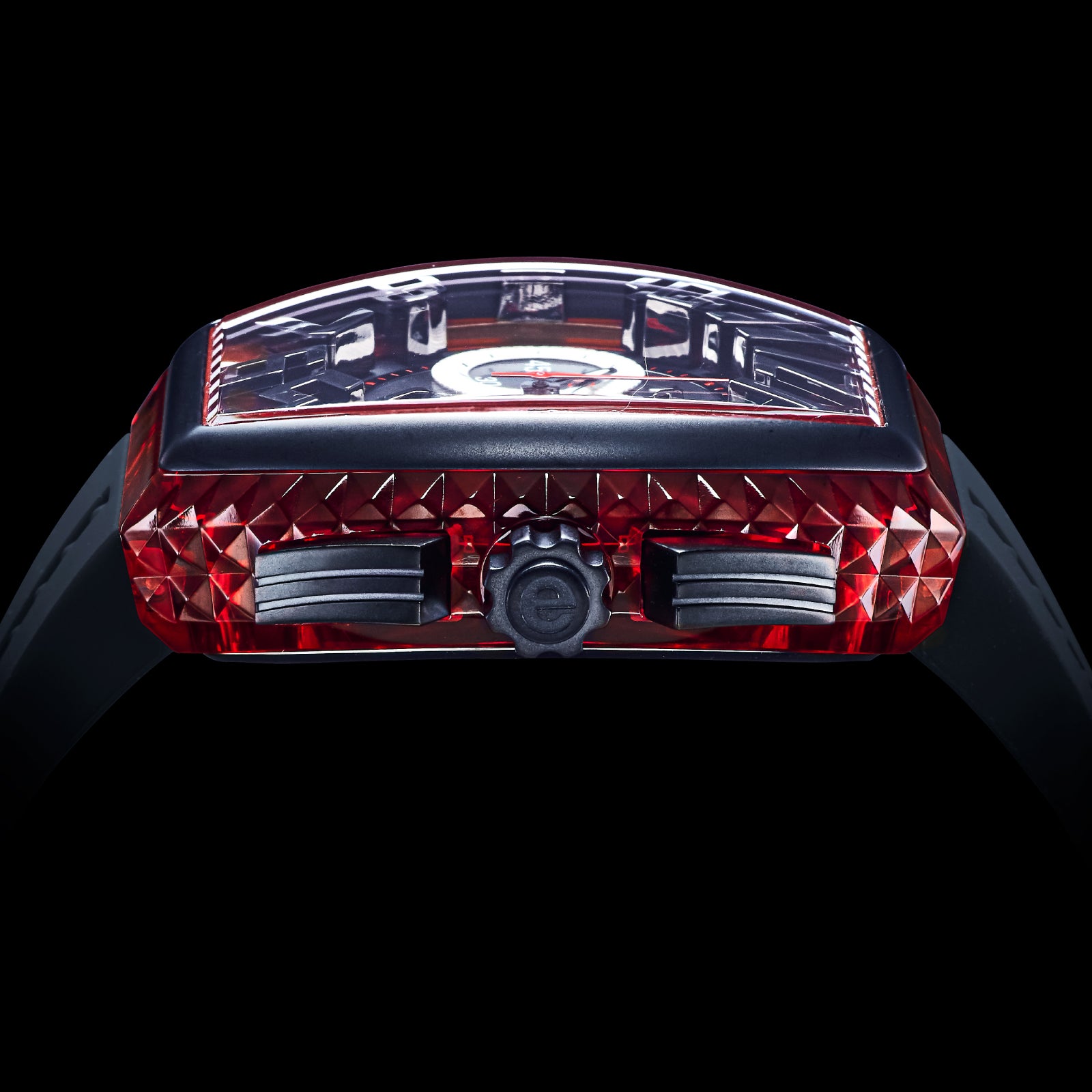 滑らかにカーブしたケースは、腕に心地よくフィットします