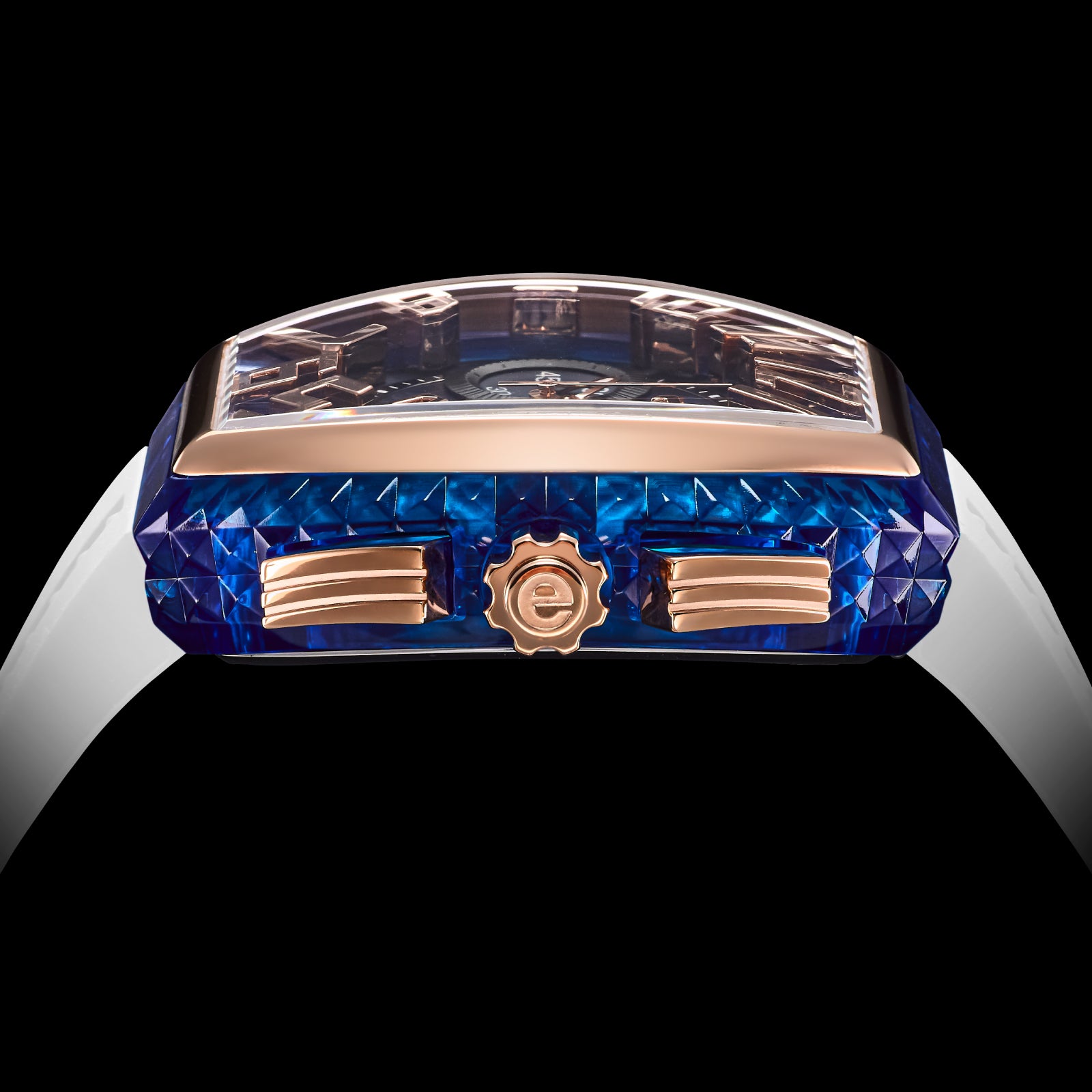 滑らかにカーブしたケースは、腕に心地よくフィットします