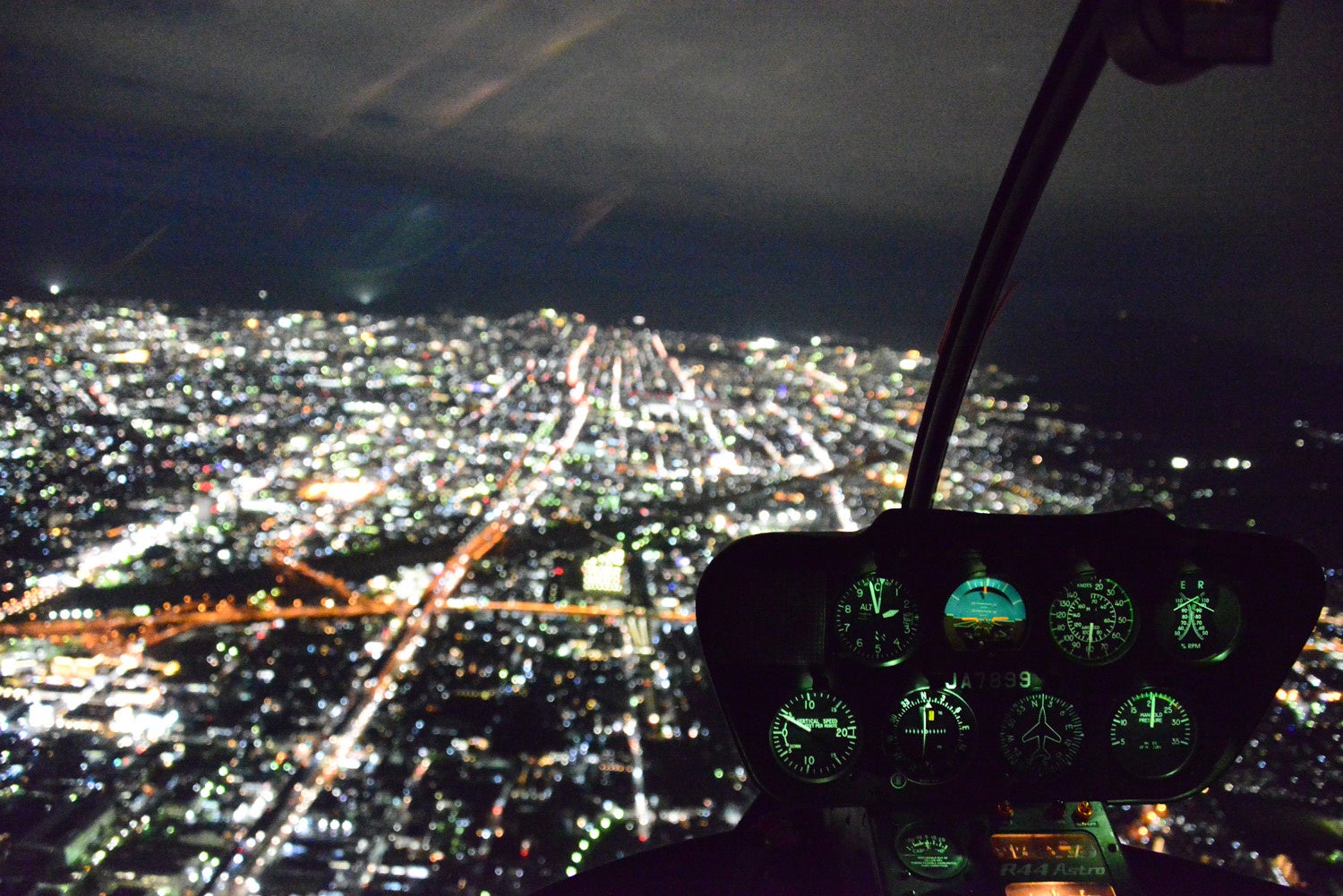 AirX、八尾空港発着で大阪・神戸の夜景をご堪能いただける